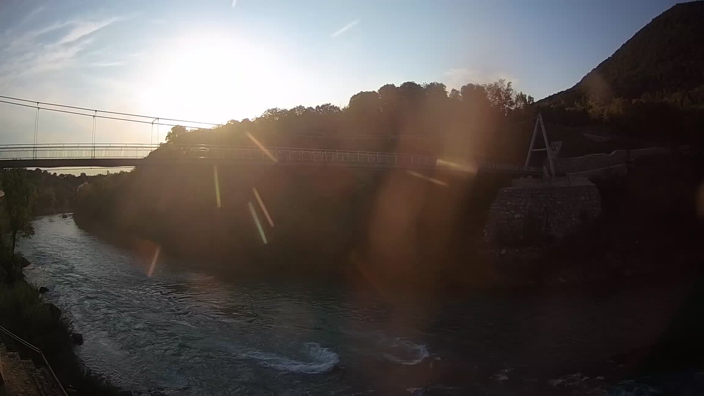 Fußgängerbrücke auf der Soča fluss Webcam Solkan