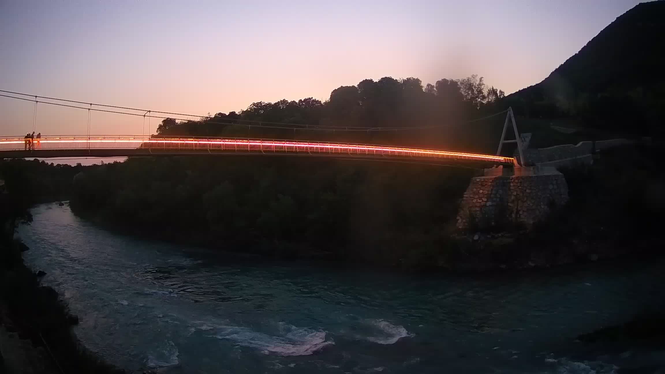 Fußgängerbrücke auf der Soča fluss Webcam Solkan