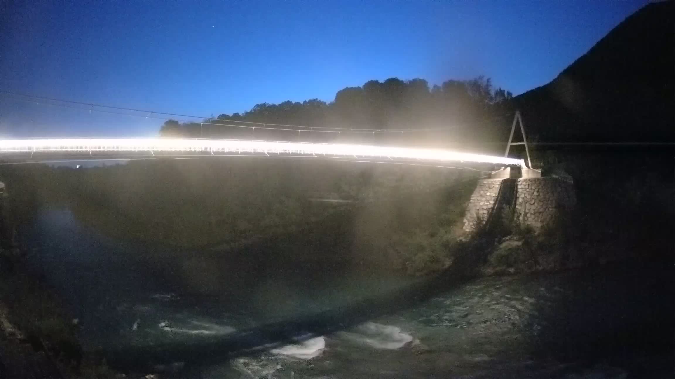 Fußgängerbrücke auf der Soča fluss Webcam Solkan