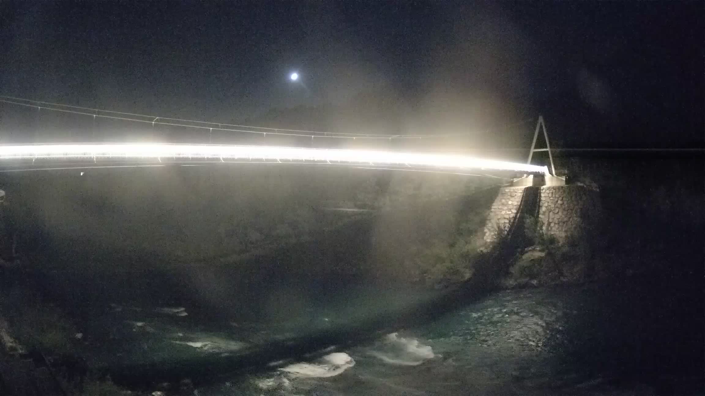 Fußgängerbrücke auf der Soča fluss Webcam Solkan