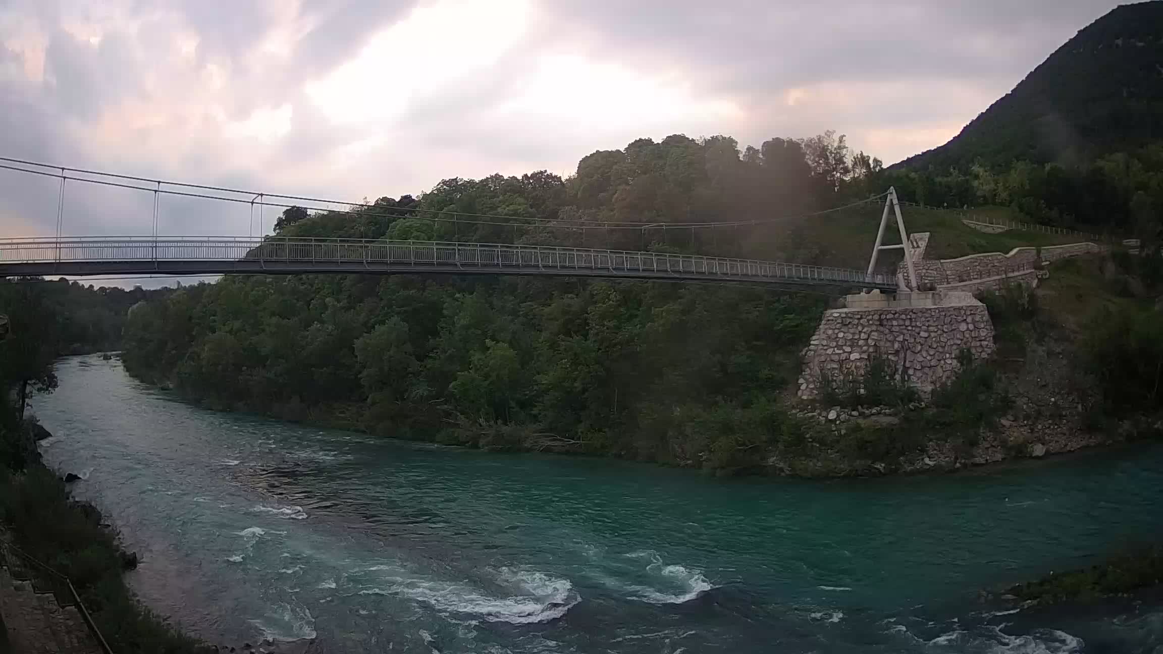 Puente peatonal Soča camera en vivo Solkan