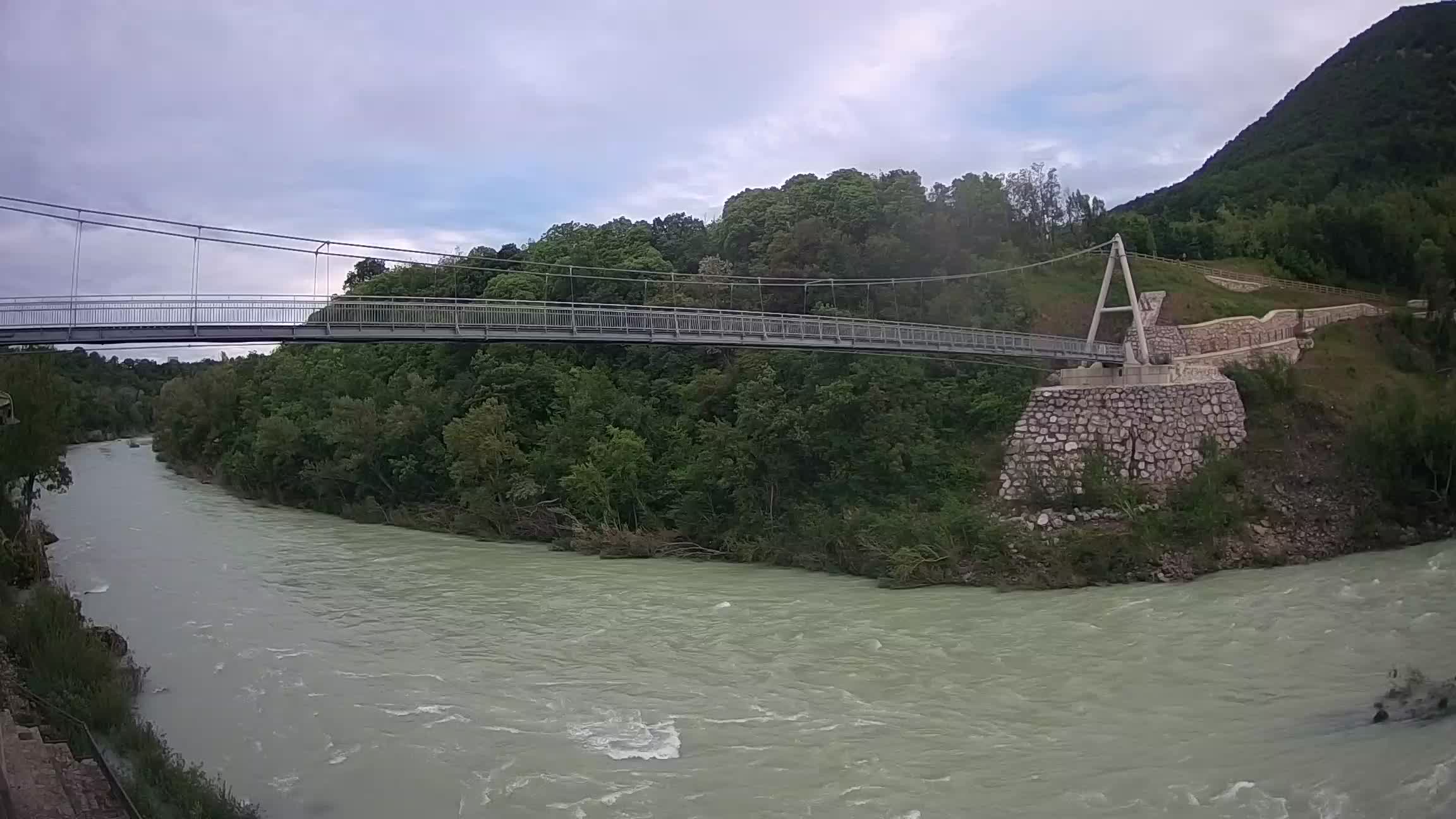 Fußgängerbrücke auf der Soča fluss Webcam Solkan
