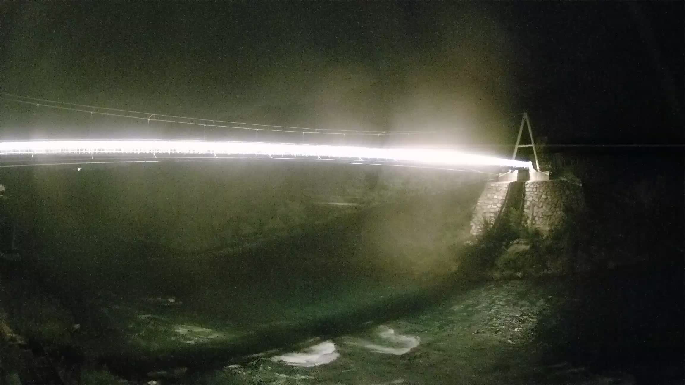 Fußgängerbrücke auf der Soča fluss Webcam Solkan