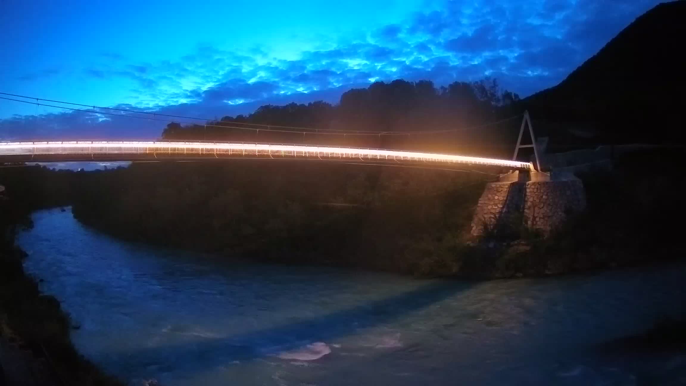 Fußgängerbrücke auf der Soča fluss Webcam Solkan
