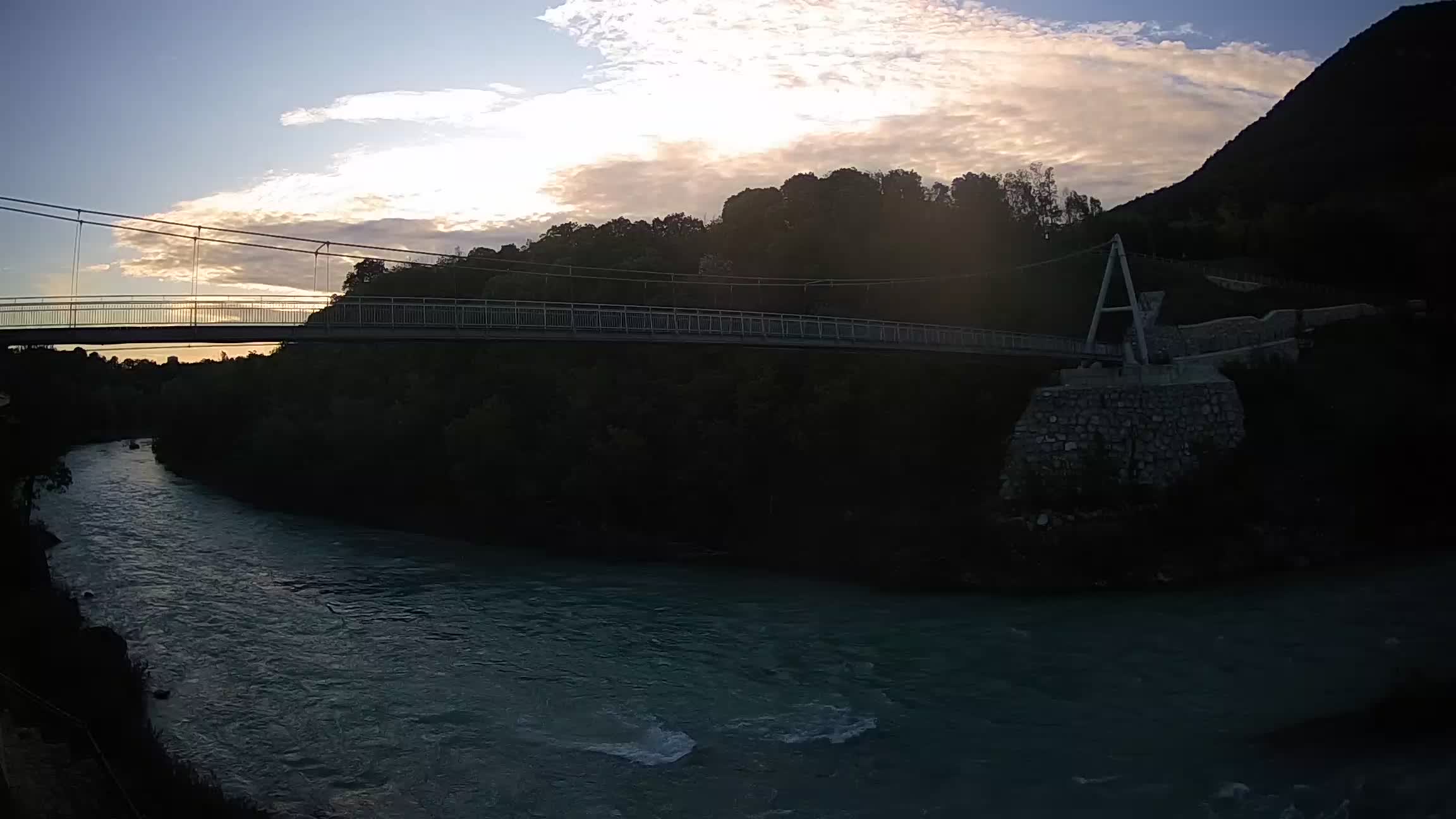 Fußgängerbrücke auf der Soča fluss Webcam Solkan