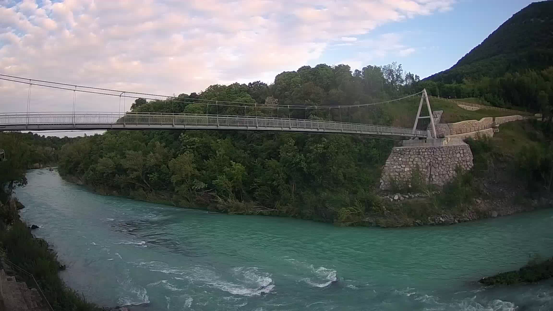 Fußgängerbrücke auf der Soča fluss Webcam Solkan