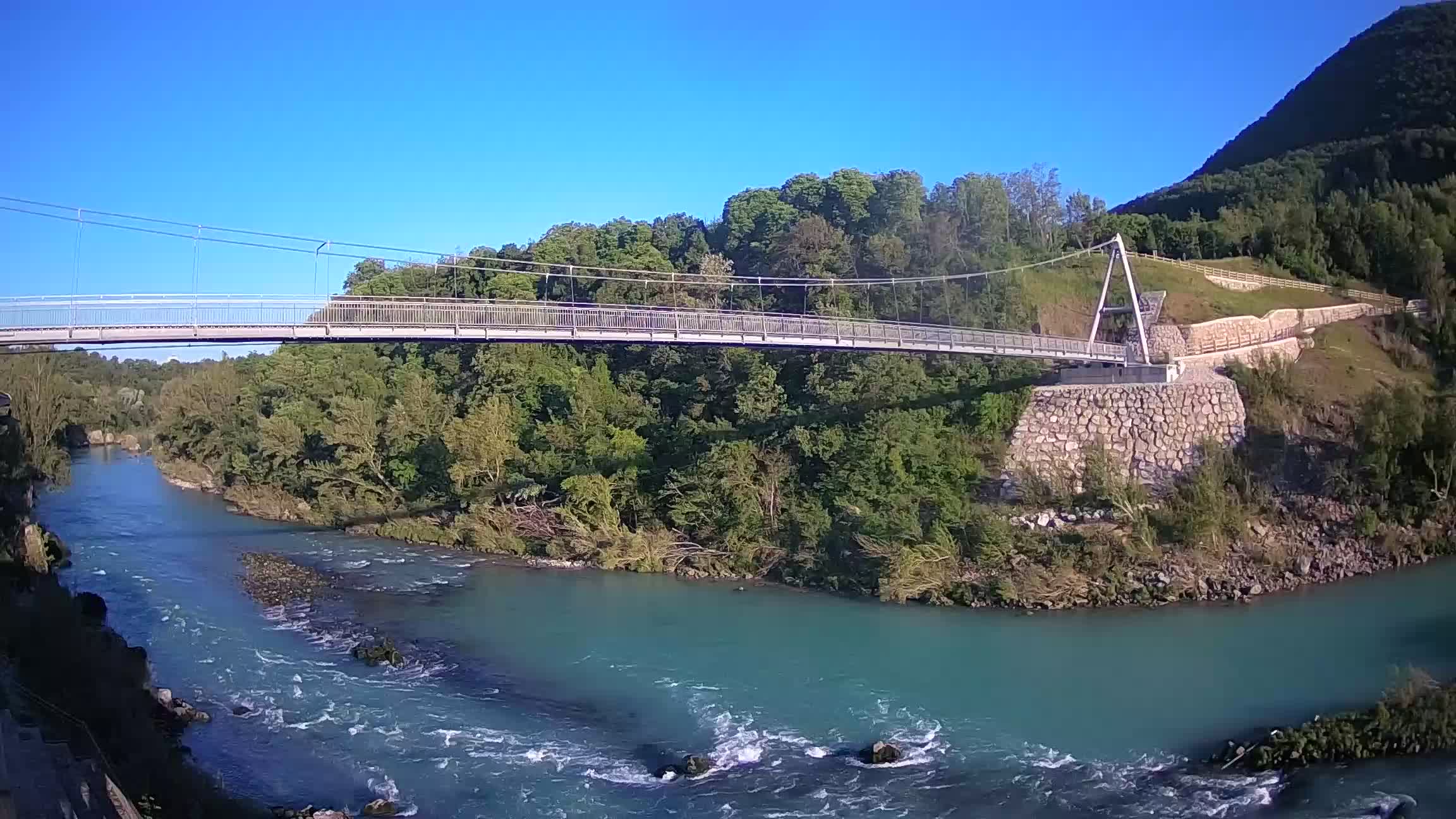 Fußgängerbrücke auf der Soča fluss Webcam Solkan