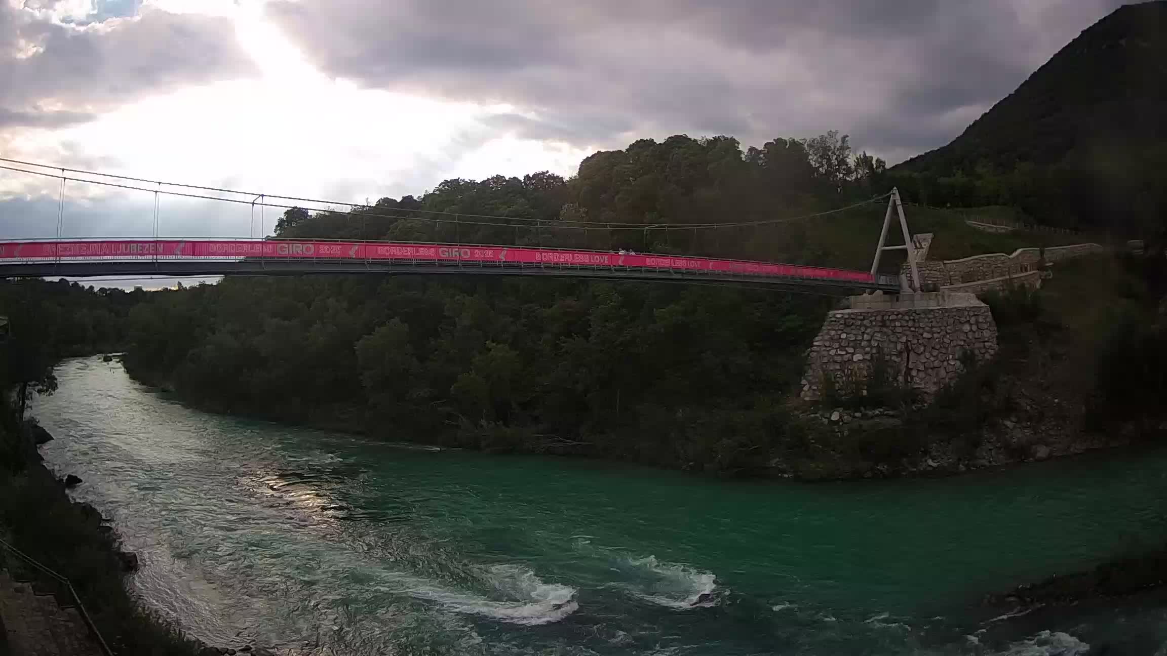 Puente peatonal Soča camera en vivo Solkan