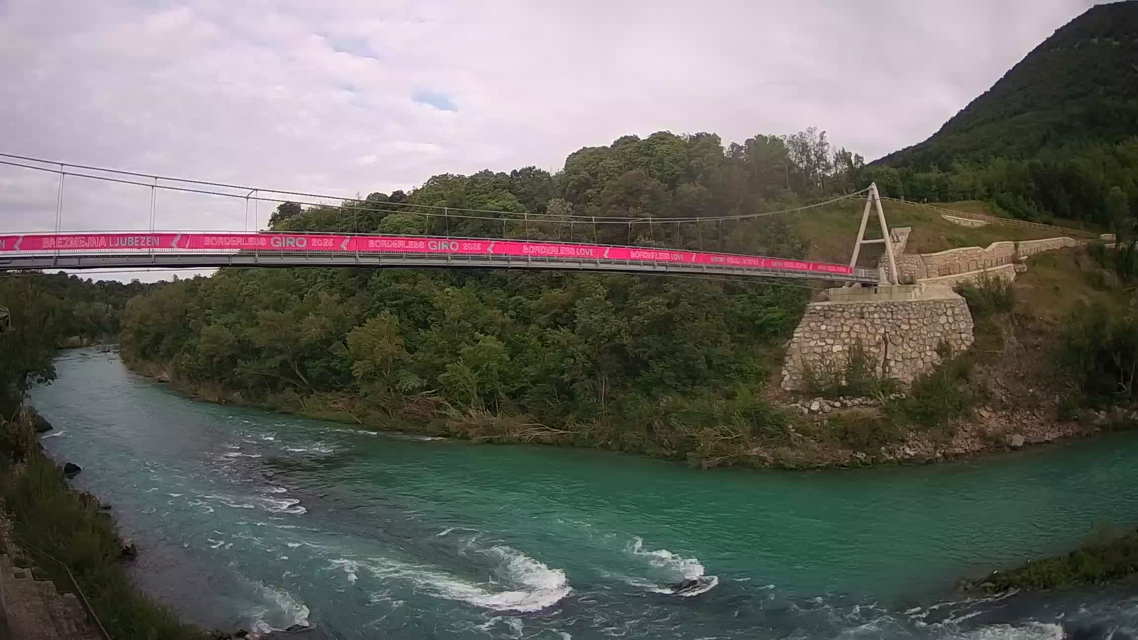 Fußgängerbrücke auf der Soča fluss Webcam Solkan