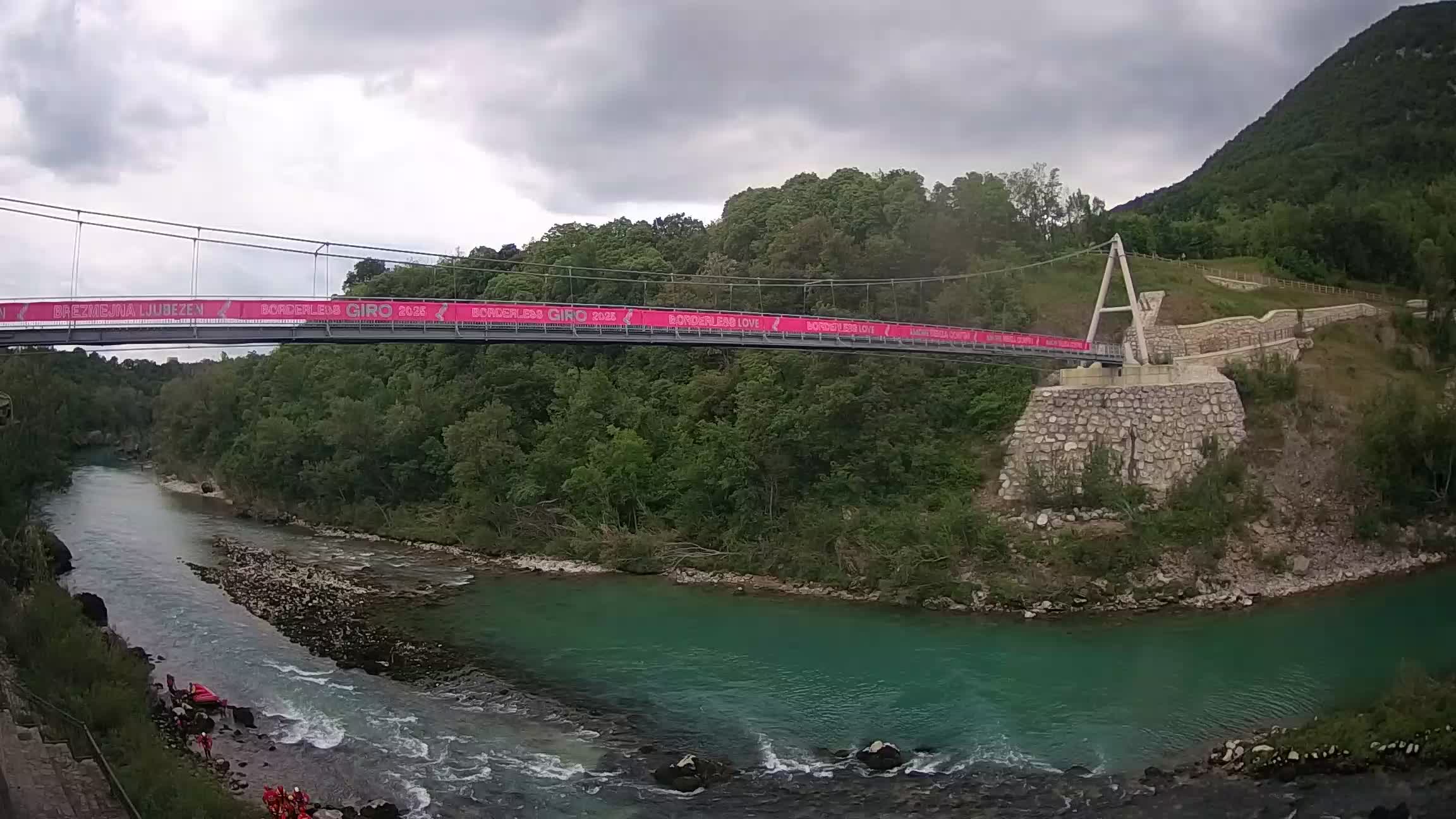 Fußgängerbrücke auf der Soča fluss Webcam Solkan