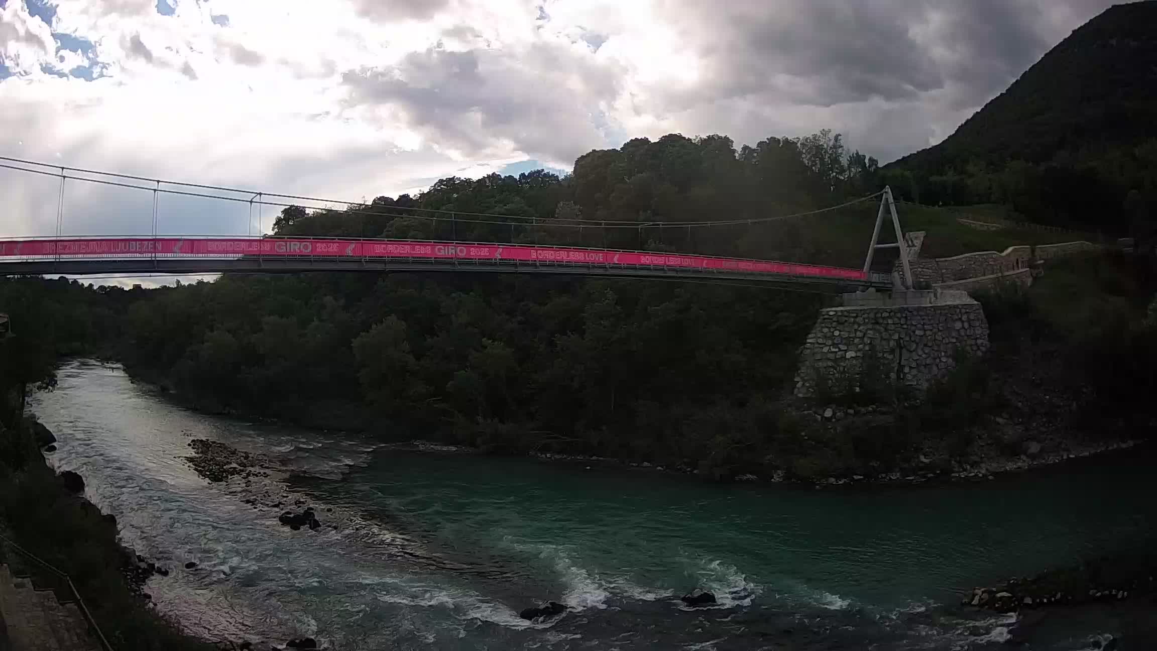 Puente peatonal Soča camera en vivo Solkan