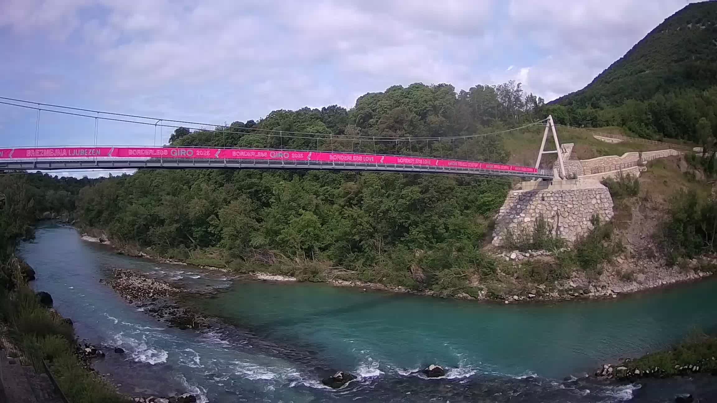 Fußgängerbrücke auf der Soča fluss Webcam Solkan
