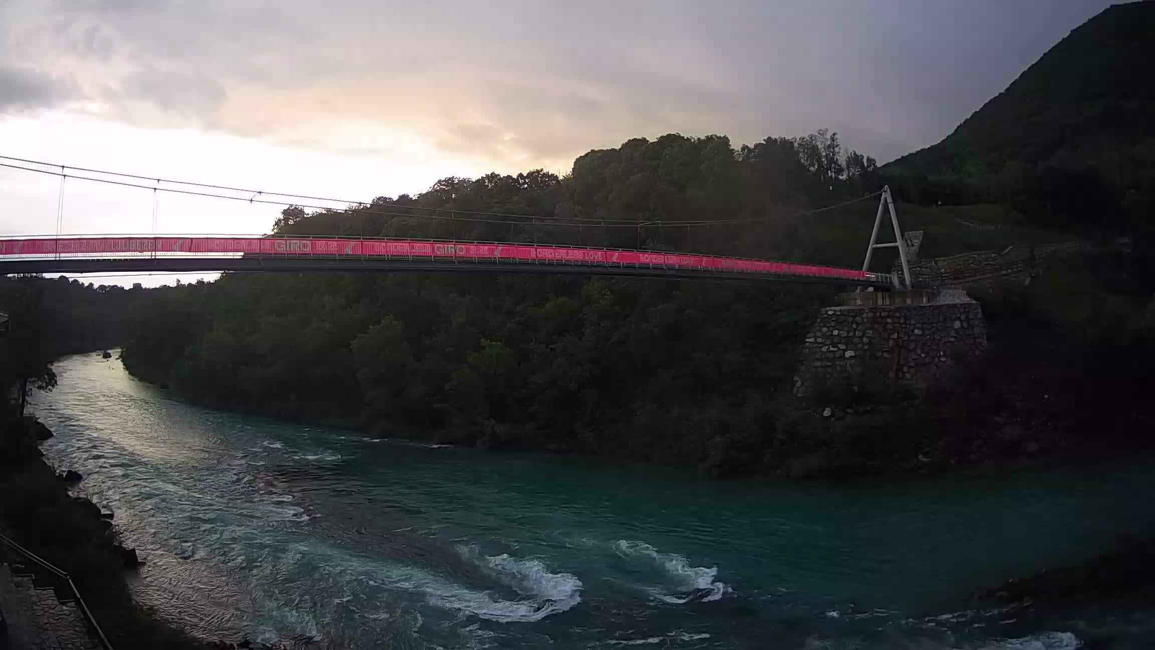 Fußgängerbrücke auf der Soča fluss Webcam Solkan
