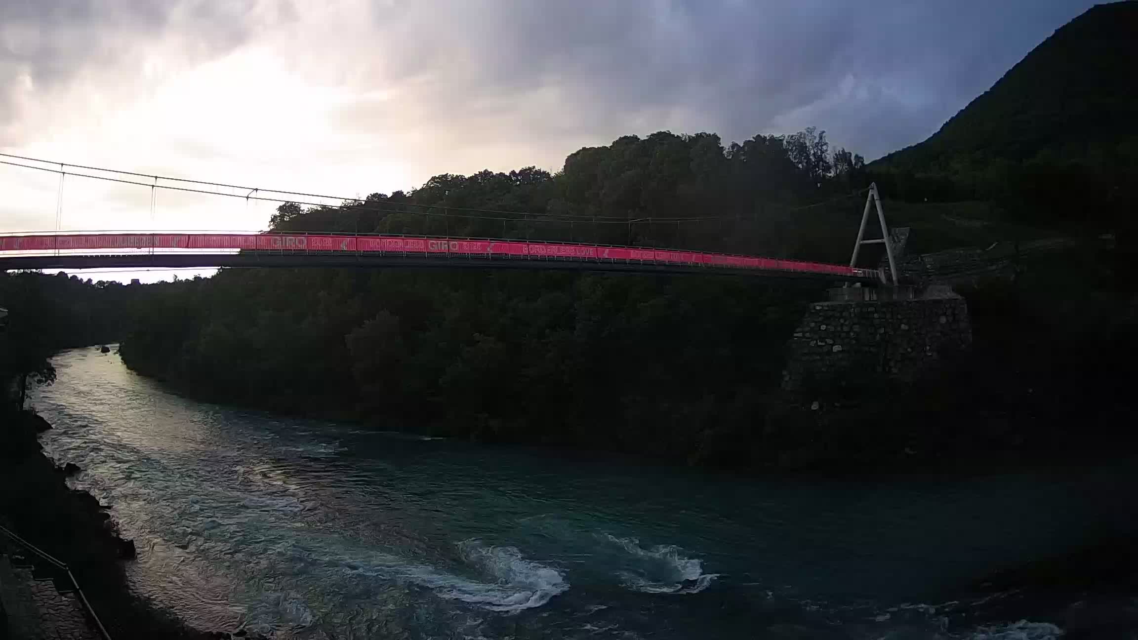 Puente peatonal Soča camera en vivo Solkan