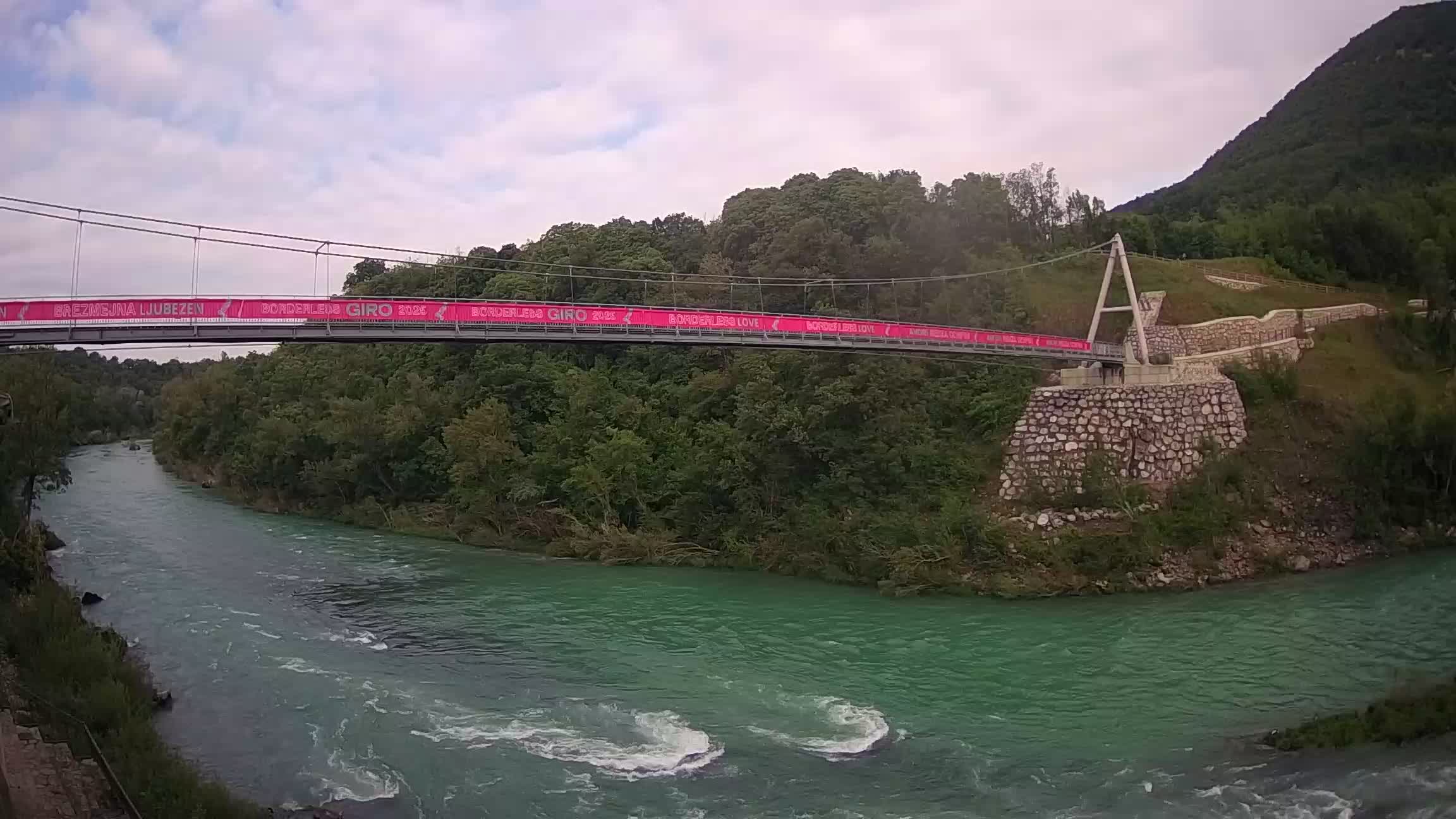 Fußgängerbrücke auf der Soča fluss Webcam Solkan