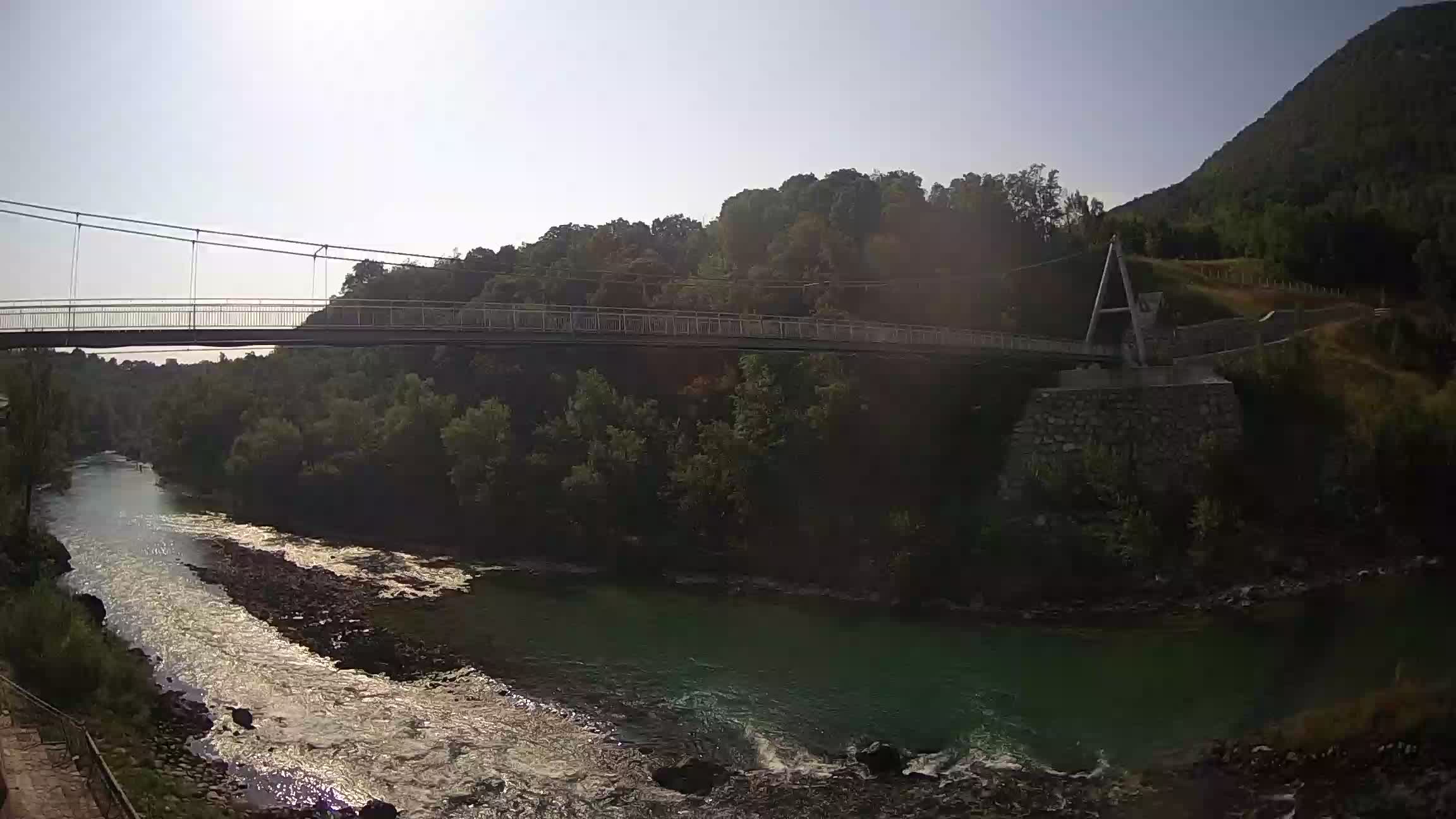 Fußgängerbrücke auf der Soča fluss Webcam Solkan