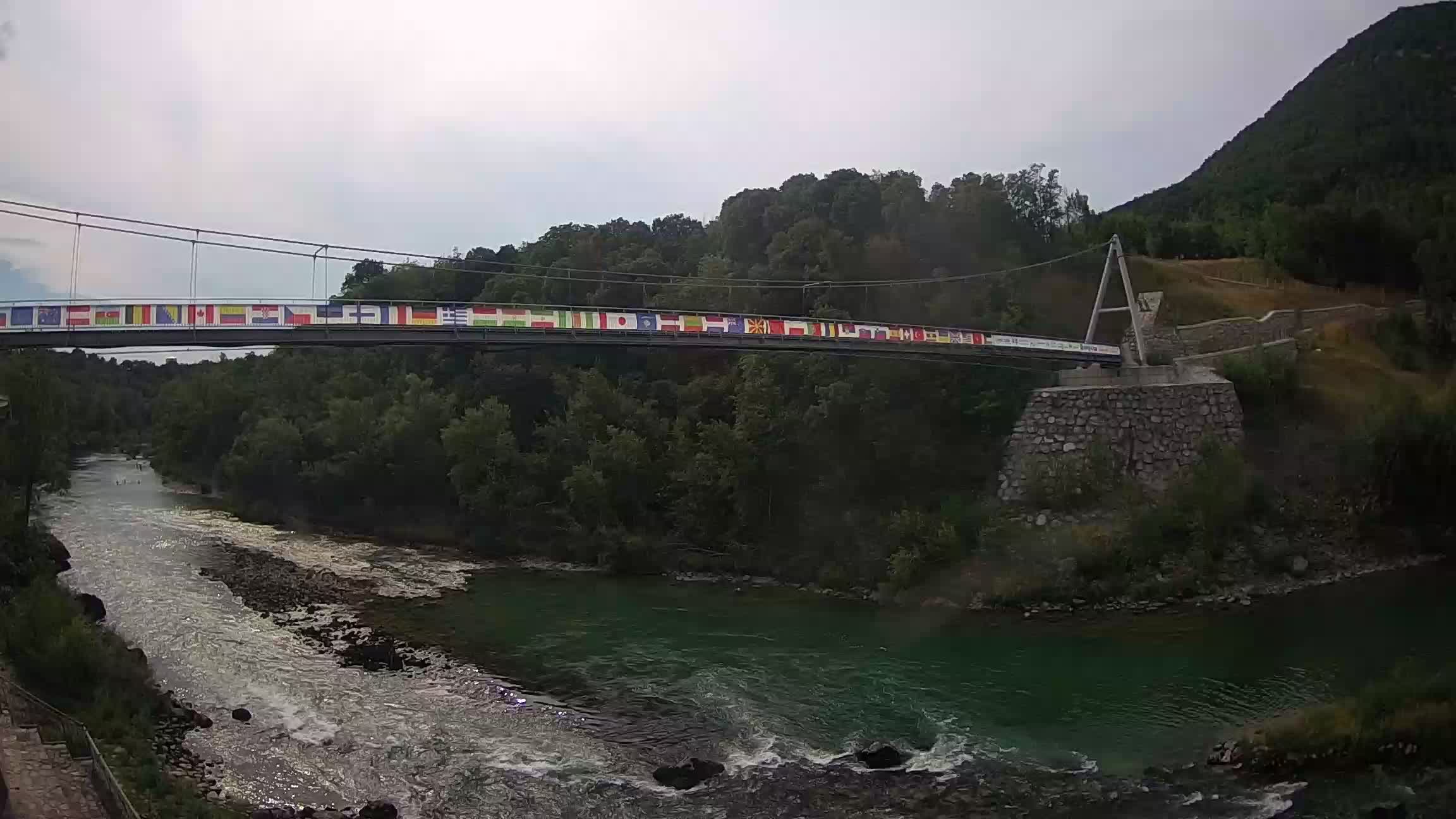 Fußgängerbrücke auf der Soča fluss Webcam Solkan