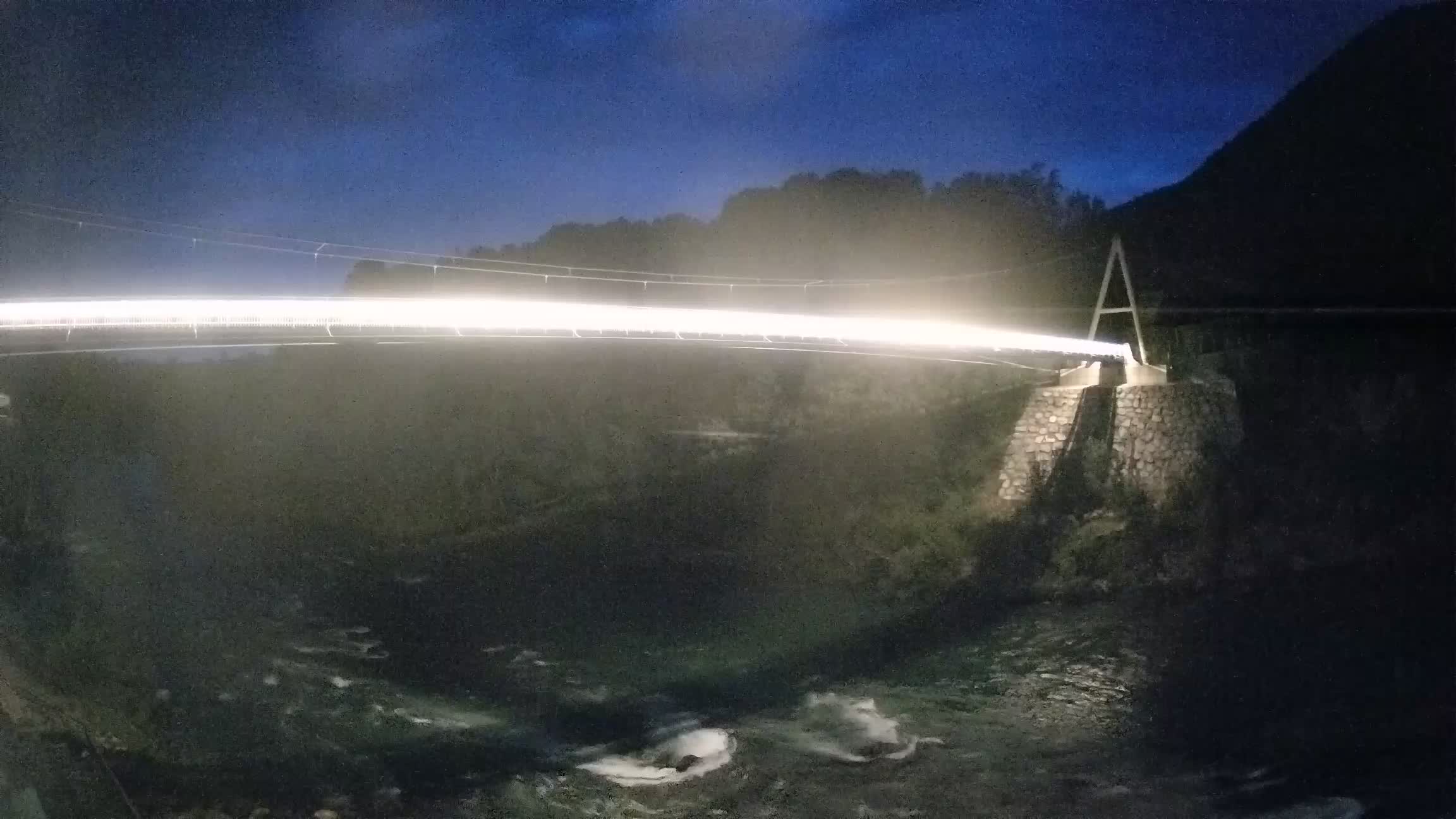 Fußgängerbrücke auf der Soča fluss Webcam Solkan
