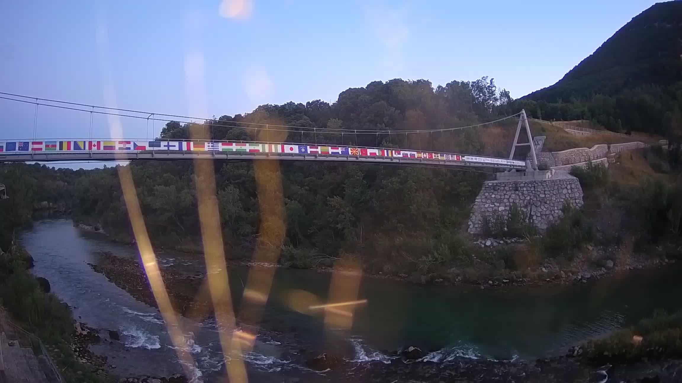 Fußgängerbrücke auf der Soča fluss Webcam Solkan