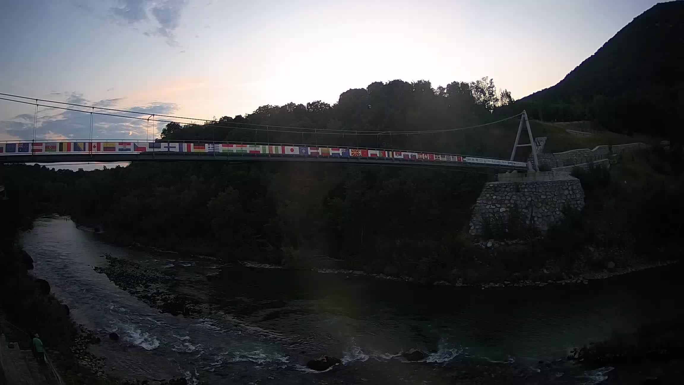 Fußgängerbrücke auf der Soča fluss Webcam Solkan