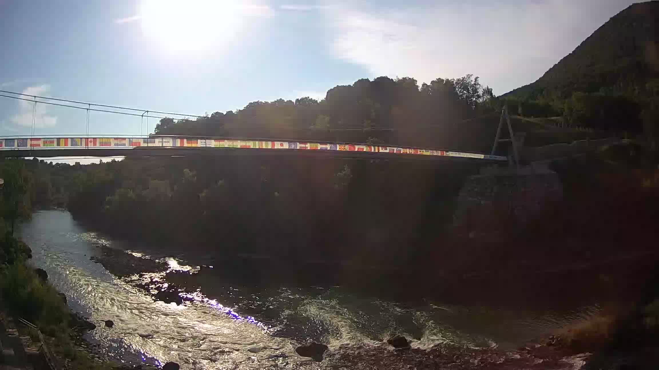 Fußgängerbrücke auf der Soča fluss Webcam Solkan