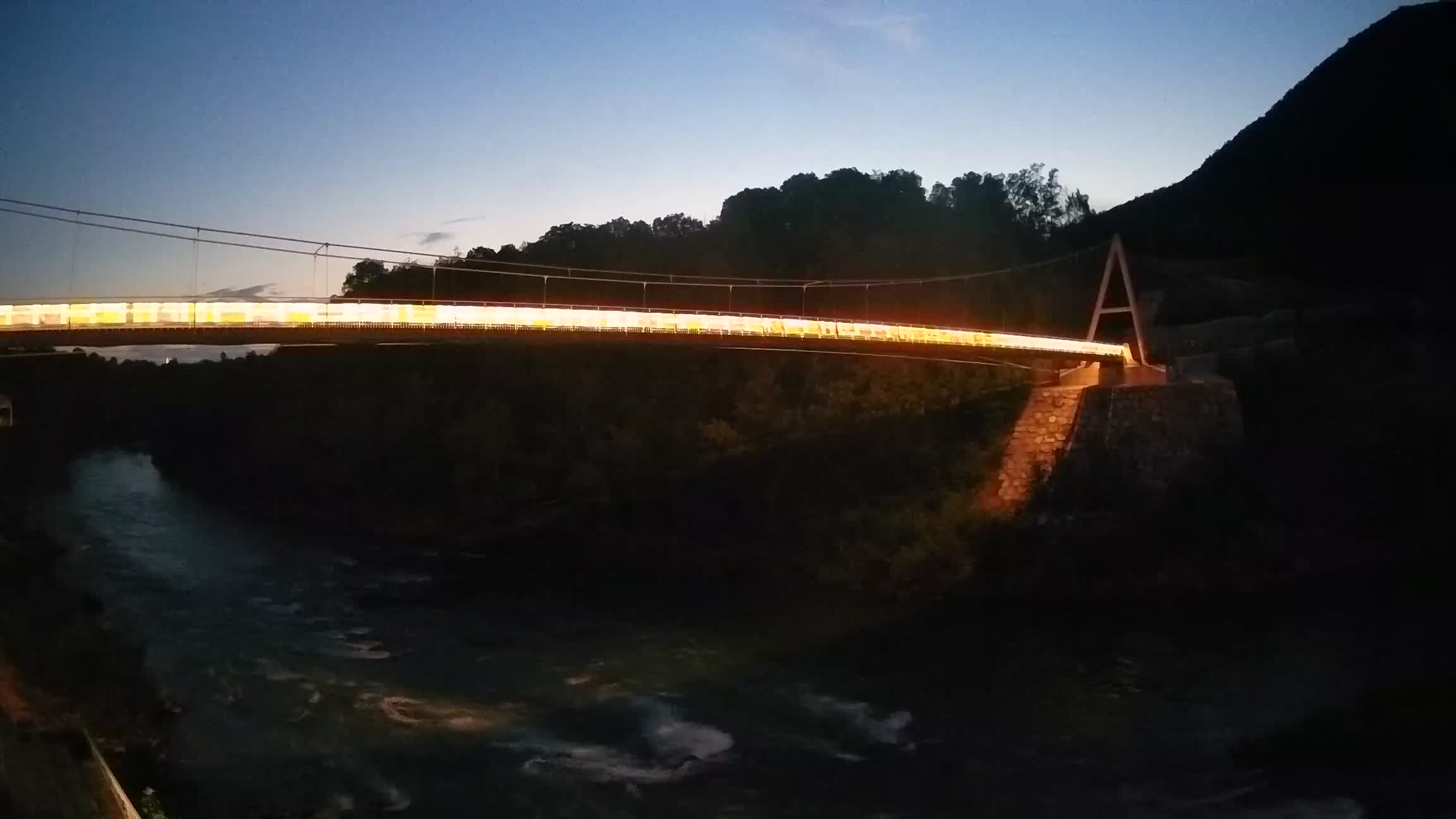 Fußgängerbrücke auf der Soča fluss Webcam Solkan