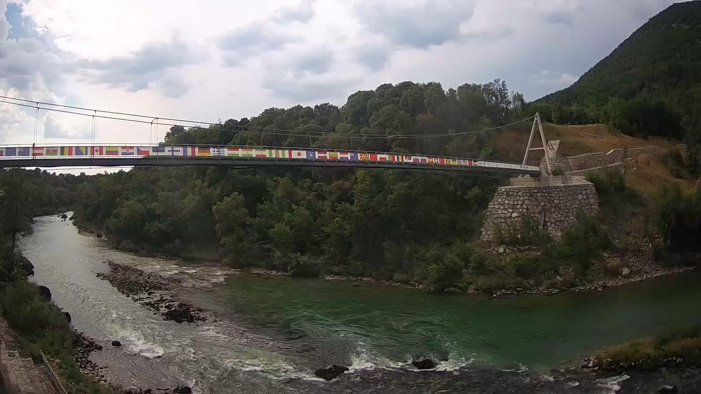 Fußgängerbrücke auf der Soča fluss Webcam Solkan