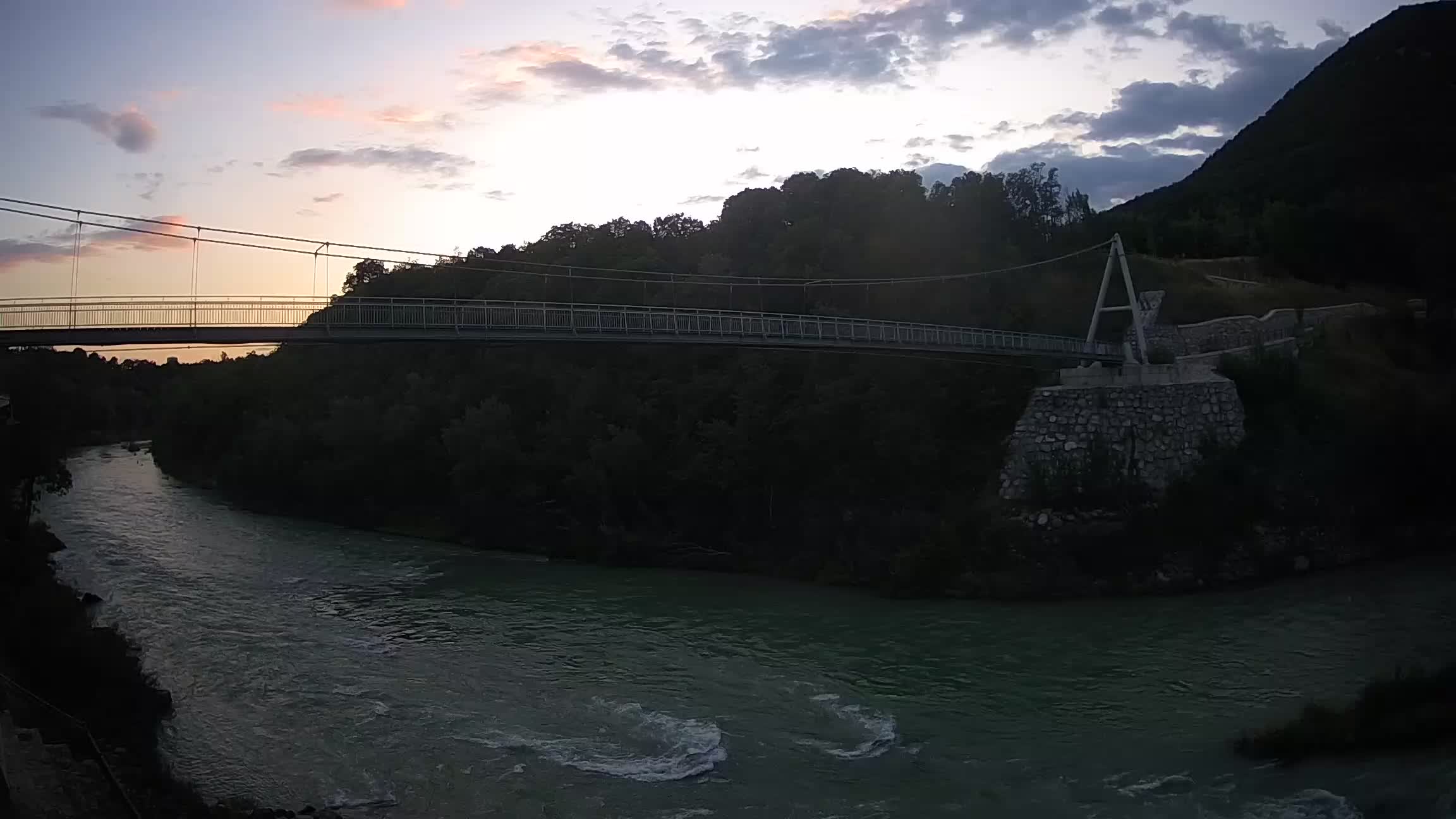 Fußgängerbrücke auf der Soča fluss Webcam Solkan