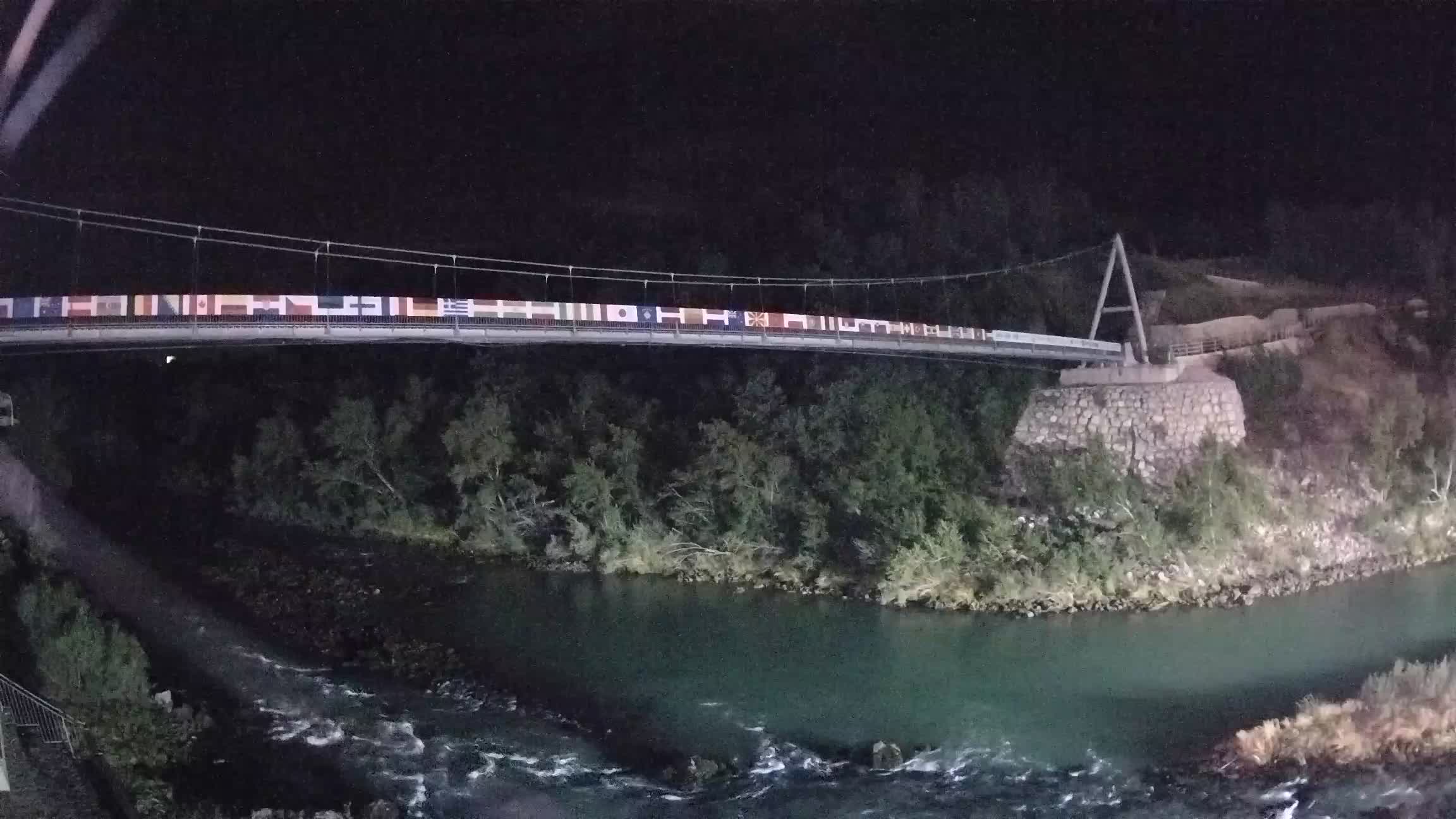 Fußgängerbrücke auf der Soča fluss Webcam Solkan