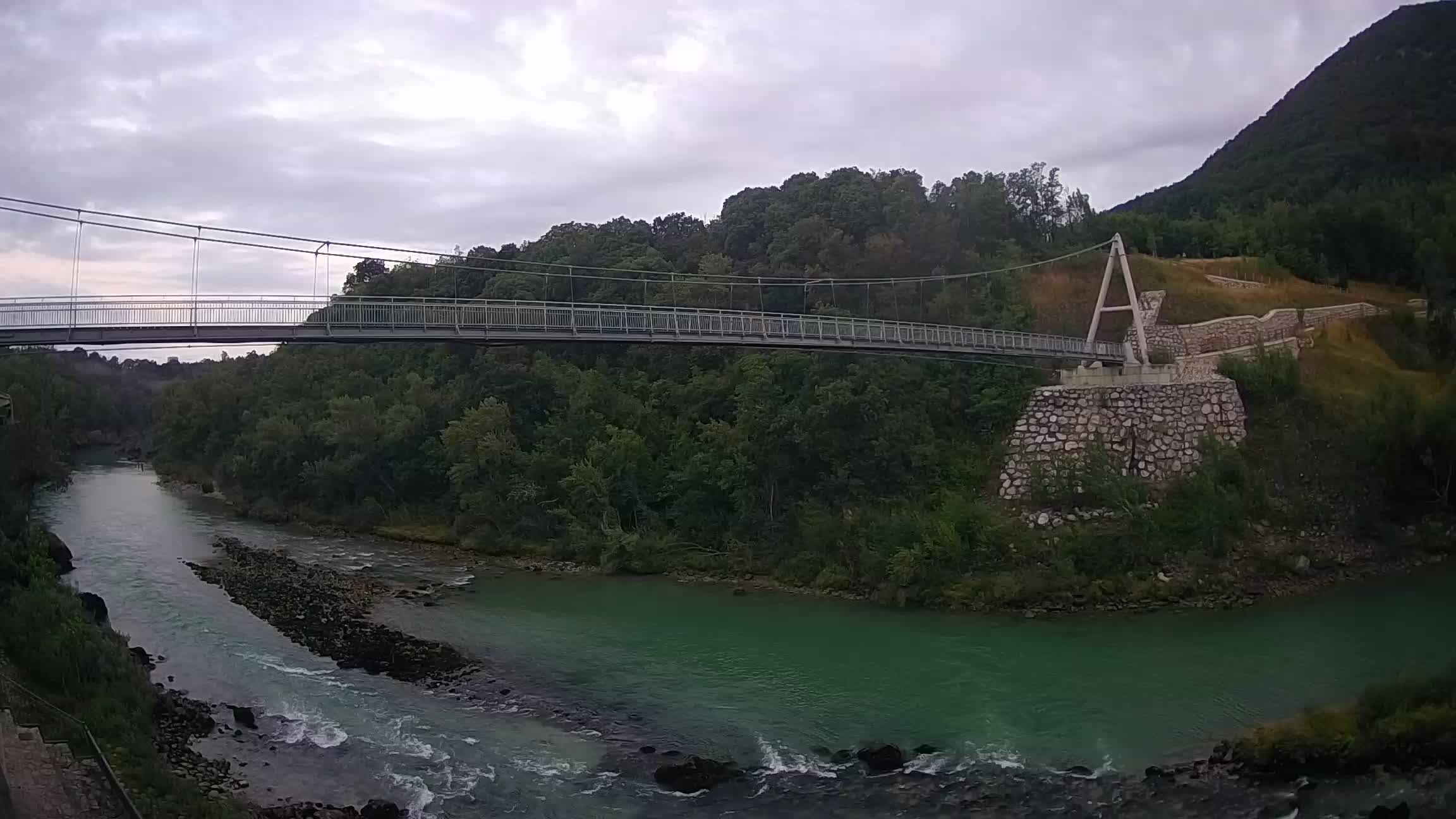 Fußgängerbrücke auf der Soča fluss Webcam Solkan