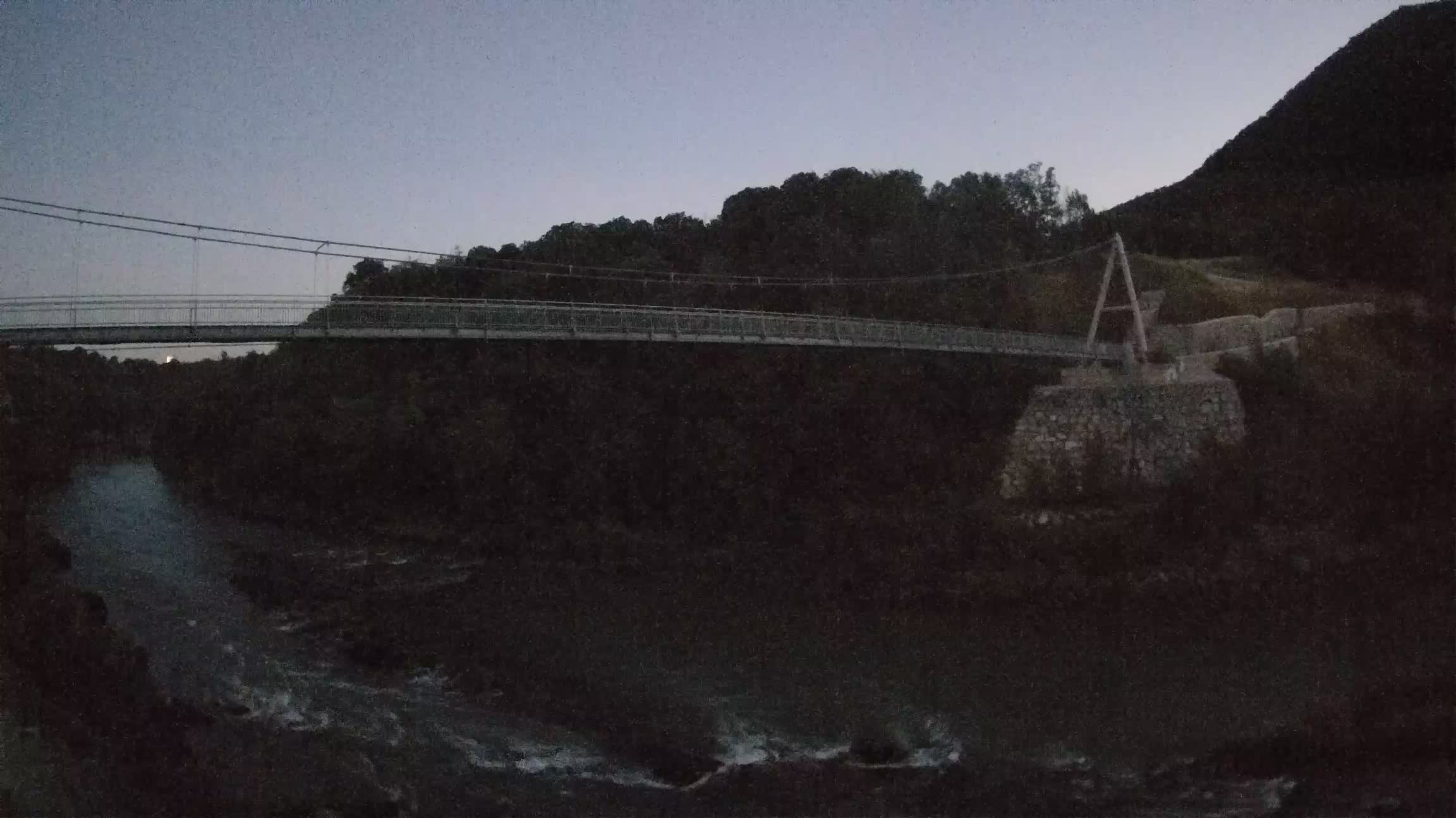 Fußgängerbrücke auf der Soča fluss Webcam Solkan