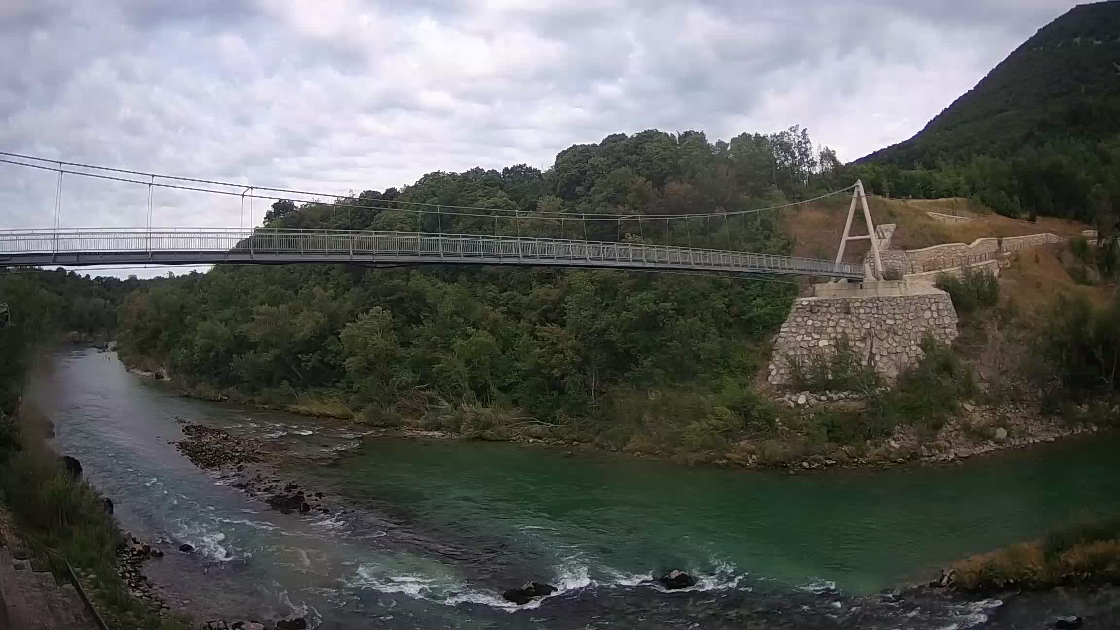 Fußgängerbrücke auf der Soča fluss Webcam Solkan