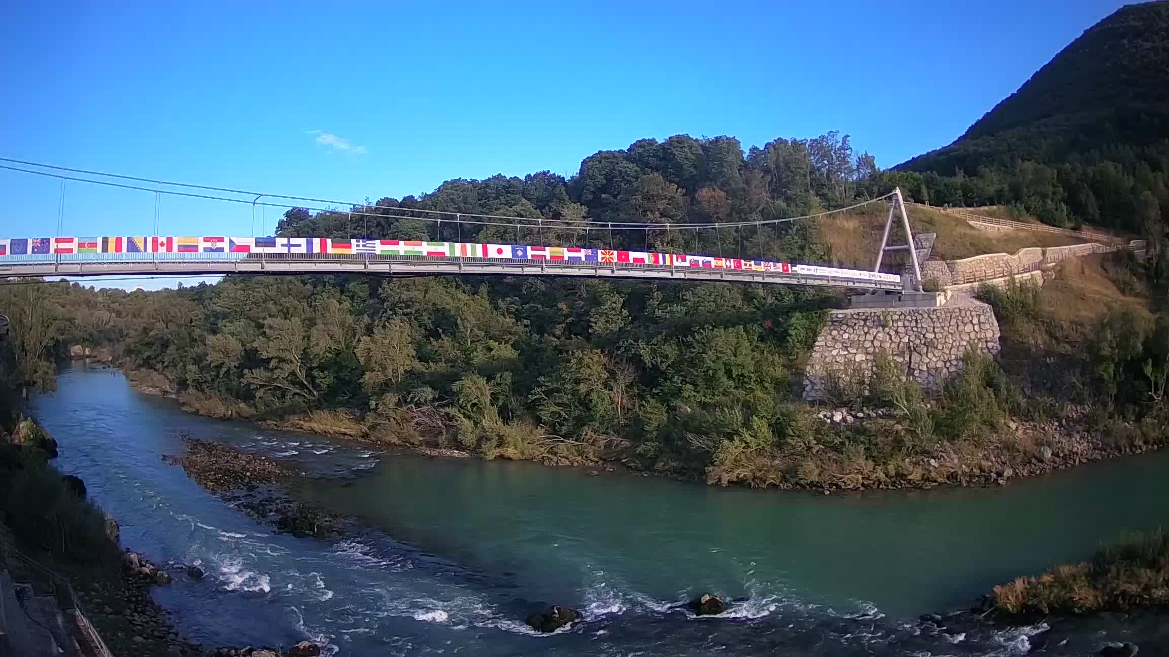 Fußgängerbrücke auf der Soča fluss Webcam Solkan