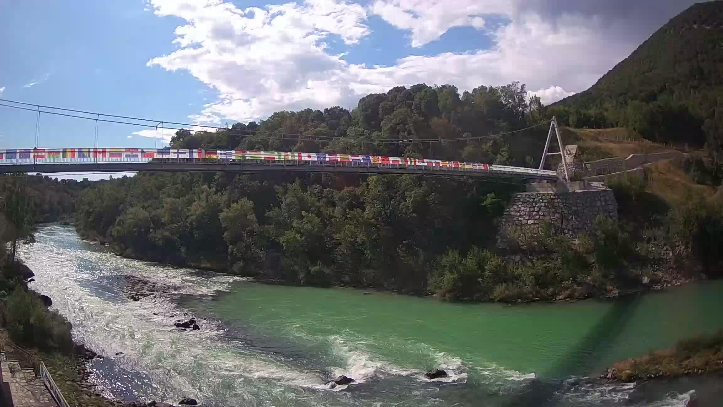 Fußgängerbrücke auf der Soča fluss Webcam Solkan