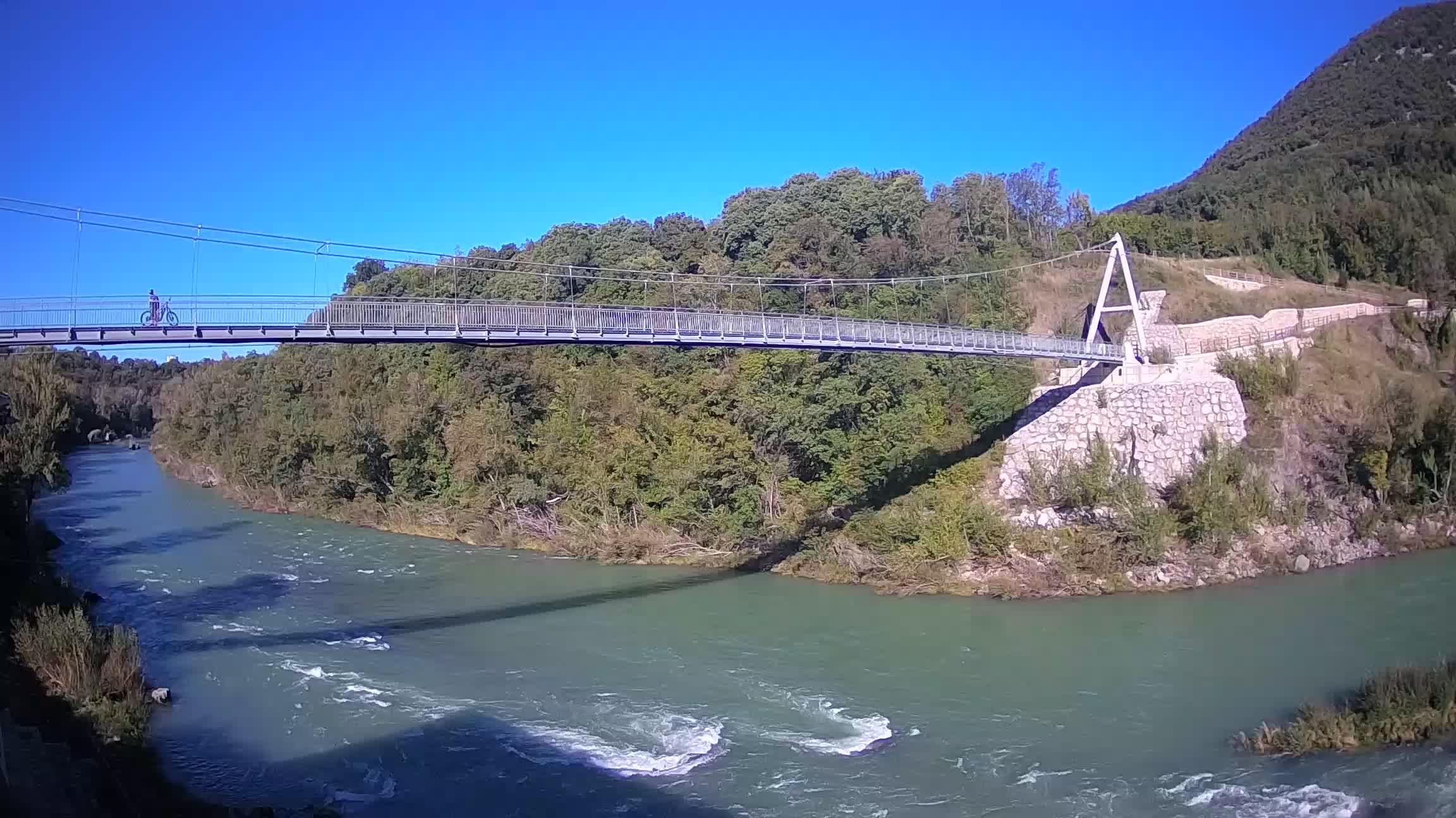 Fußgängerbrücke auf der Soča fluss Webcam Solkan