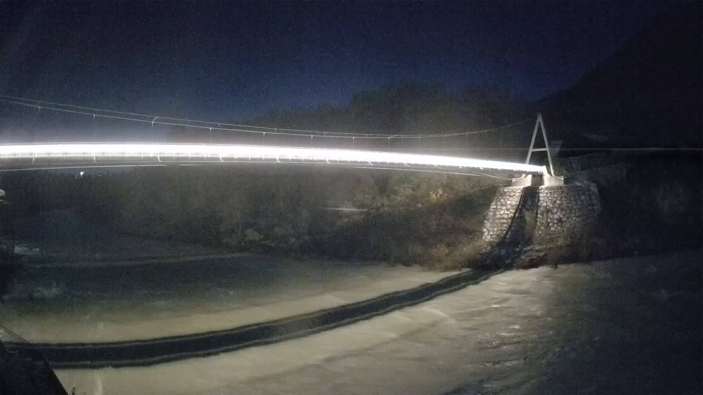 Fußgängerbrücke auf der Soča fluss Webcam Solkan