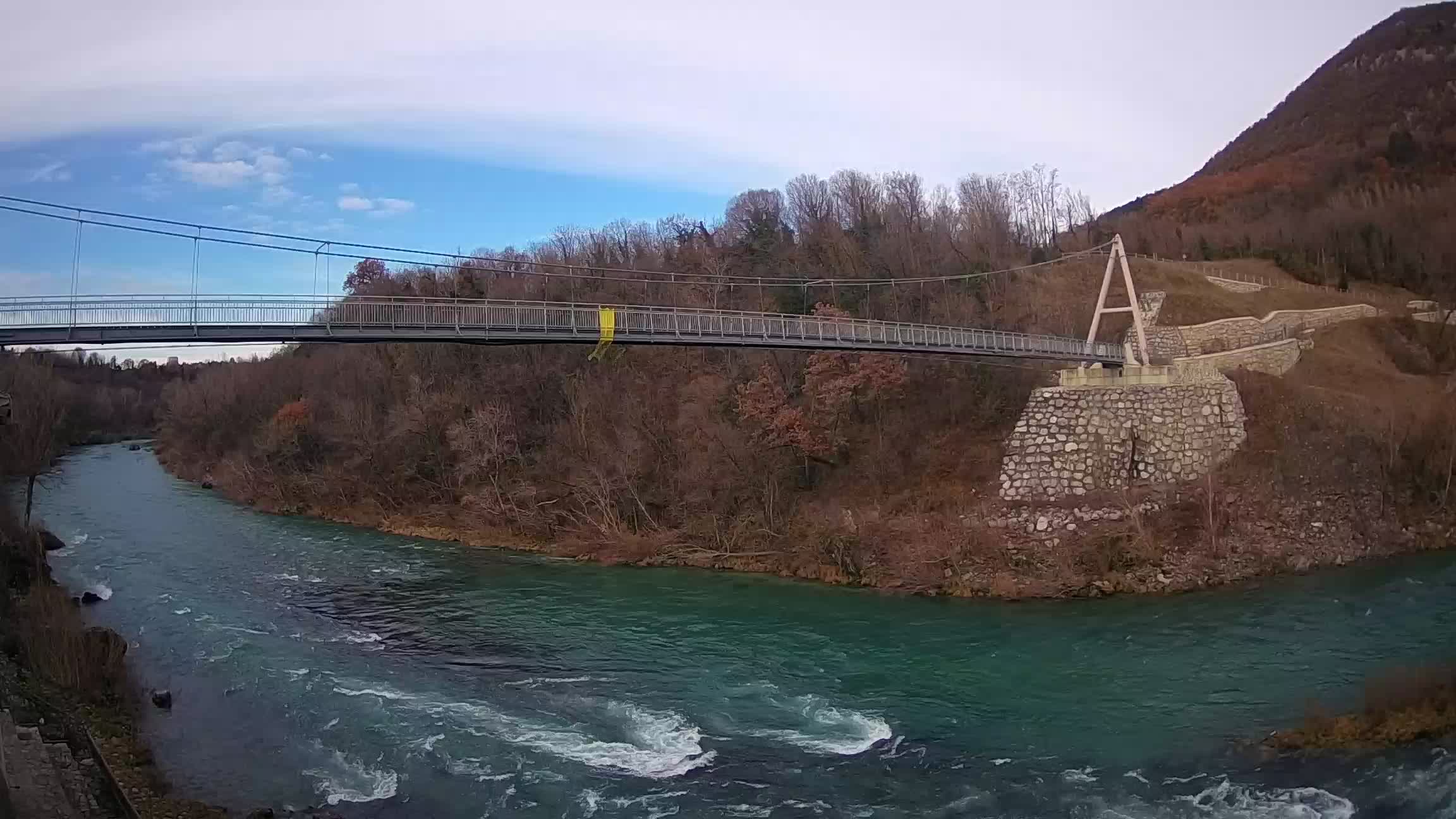 Fußgängerbrücke auf der Soča fluss Webcam Solkan