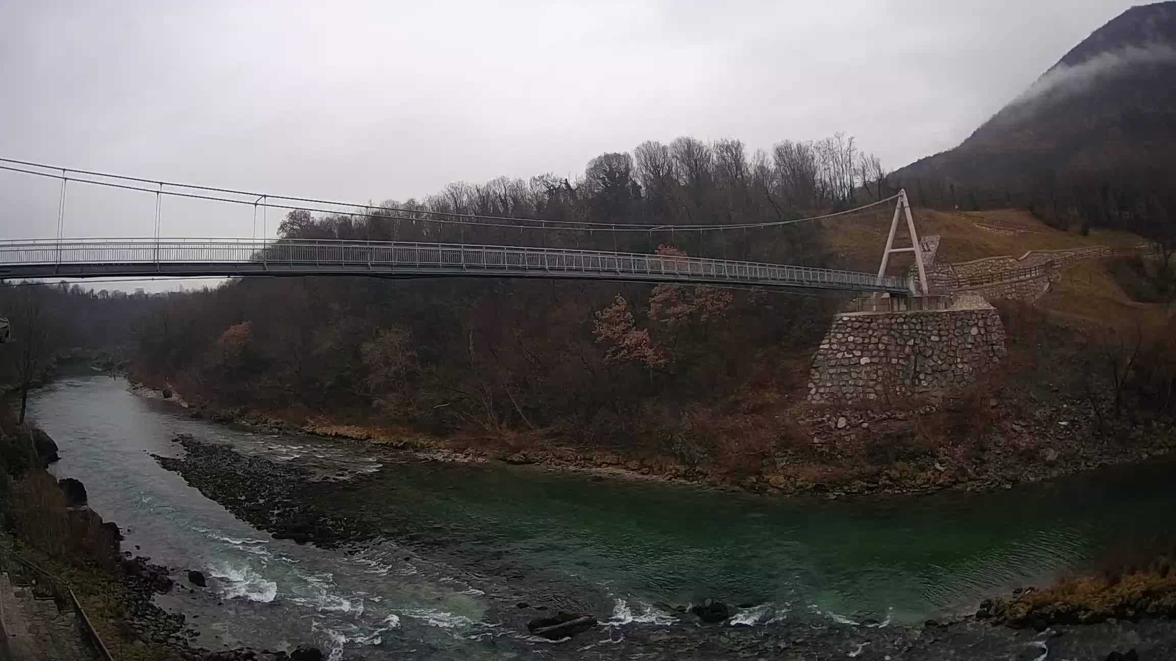 Fußgängerbrücke auf der Soča fluss Webcam Solkan