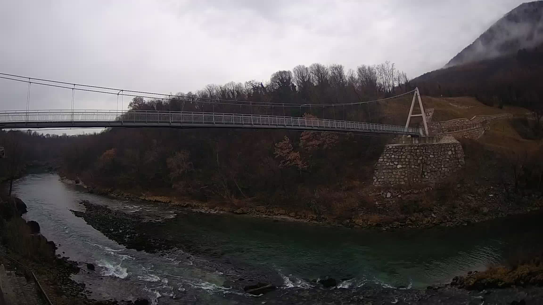 Fußgängerbrücke auf der Soča fluss Webcam Solkan