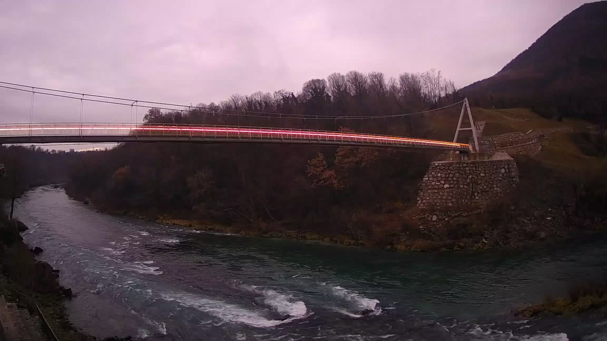 Passerella sul fiume Isonzo webcam Salcano