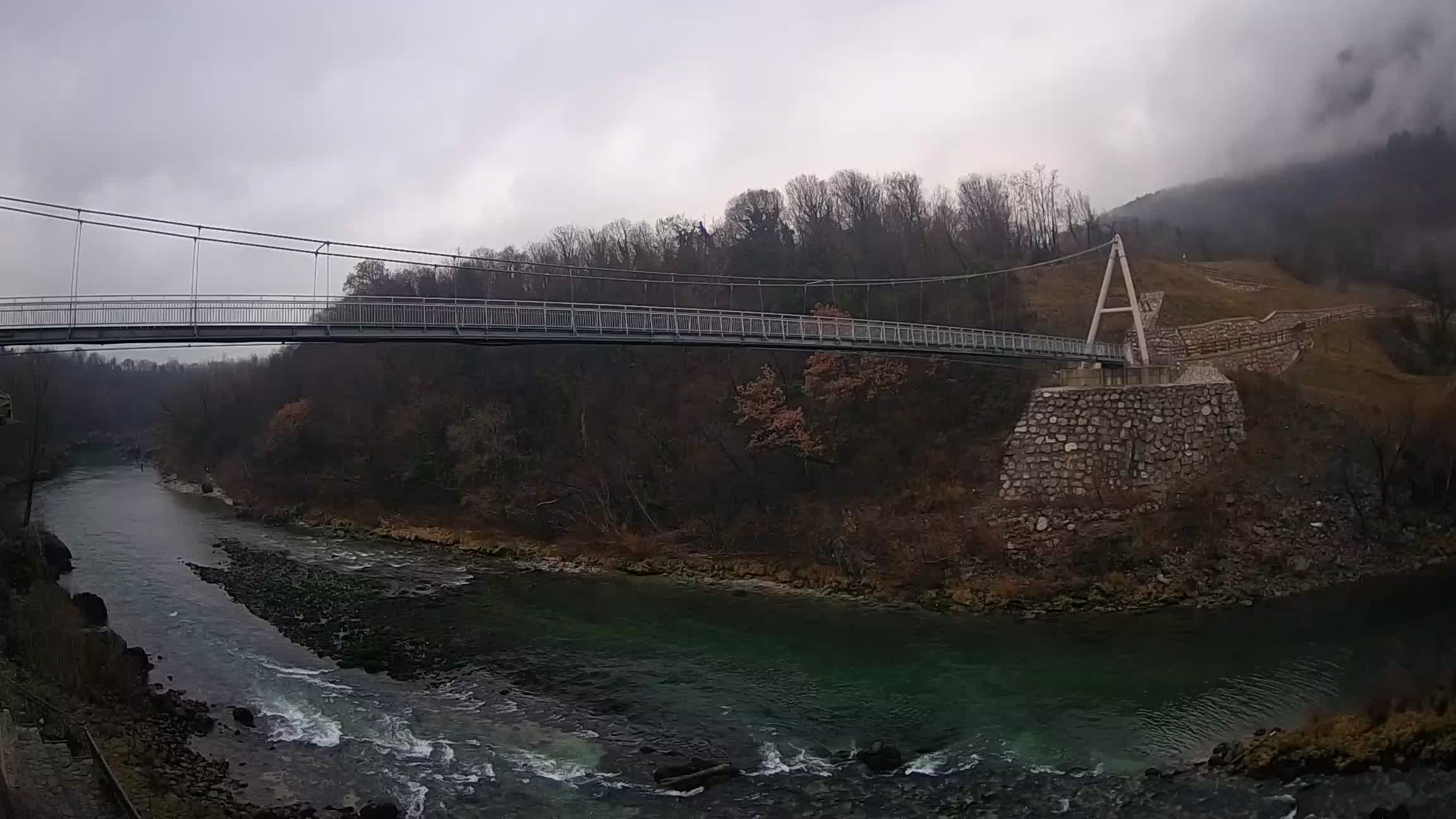 Fußgängerbrücke auf der Soča fluss Webcam Solkan