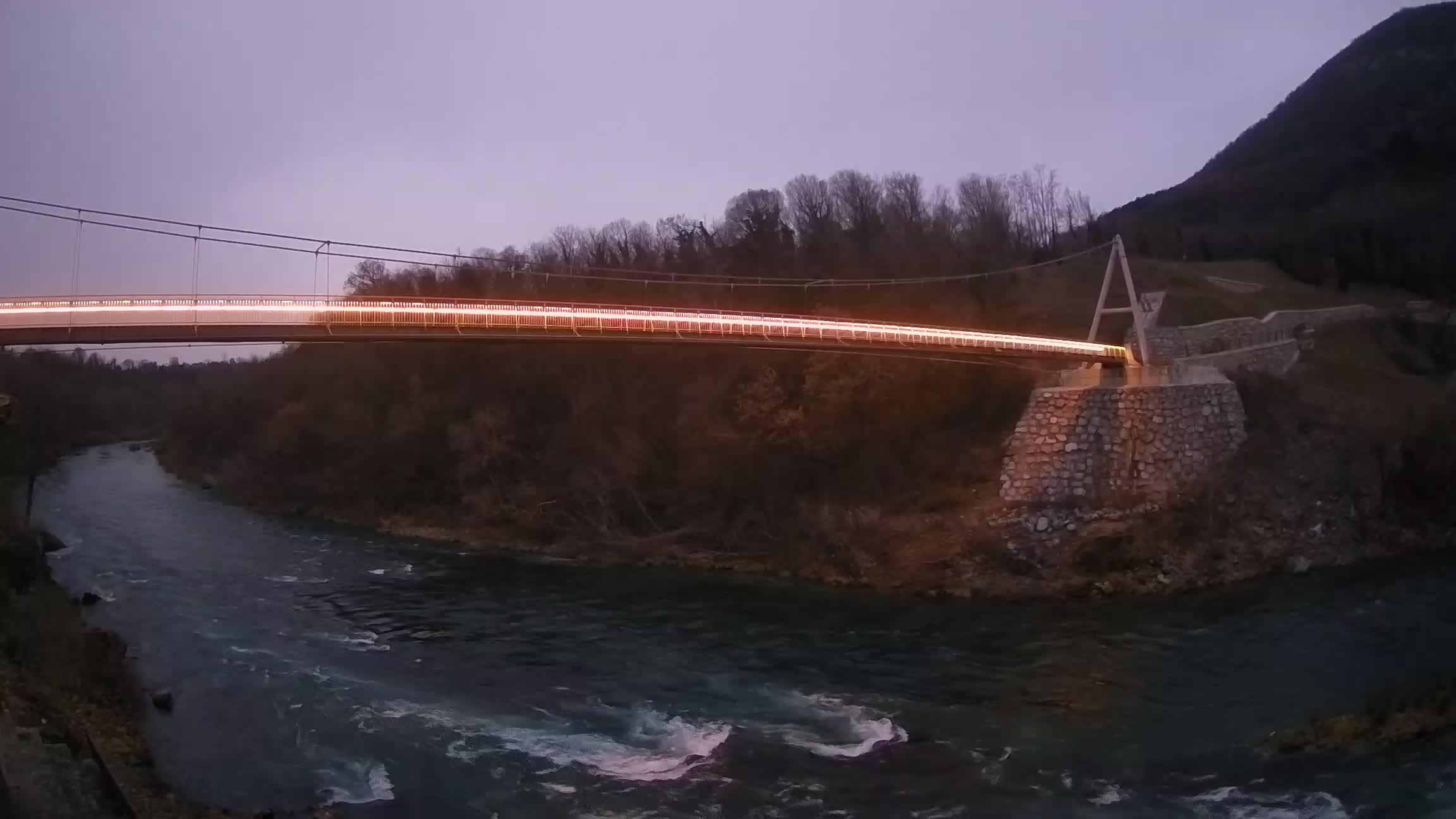 Fußgängerbrücke auf der Soča fluss Webcam Solkan