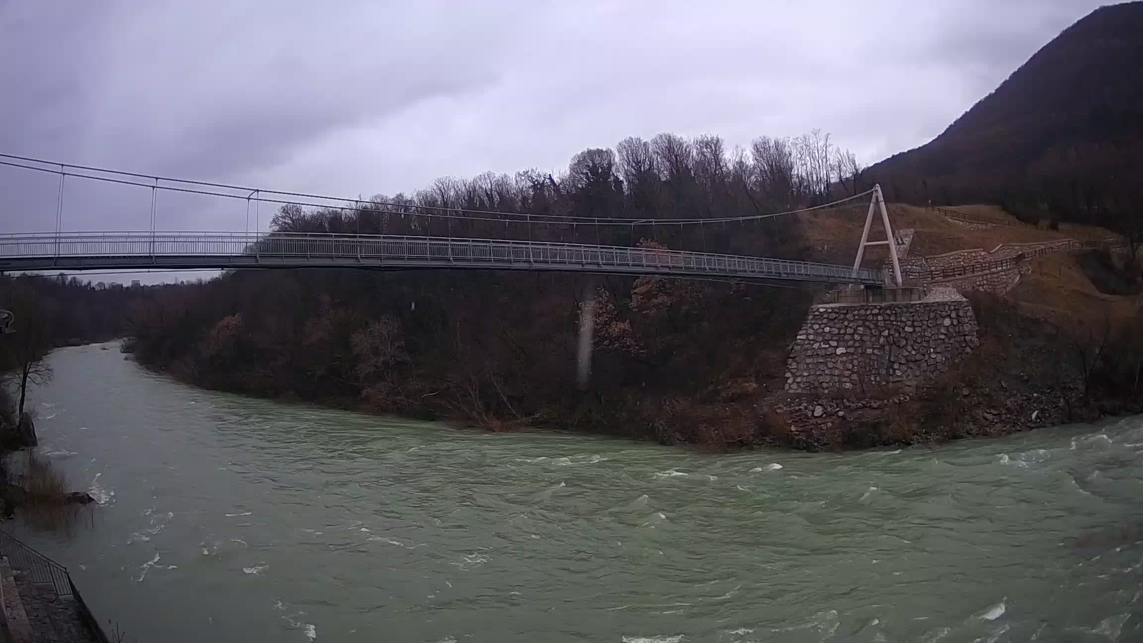 Passerella sul fiume Isonzo webcam Salcano