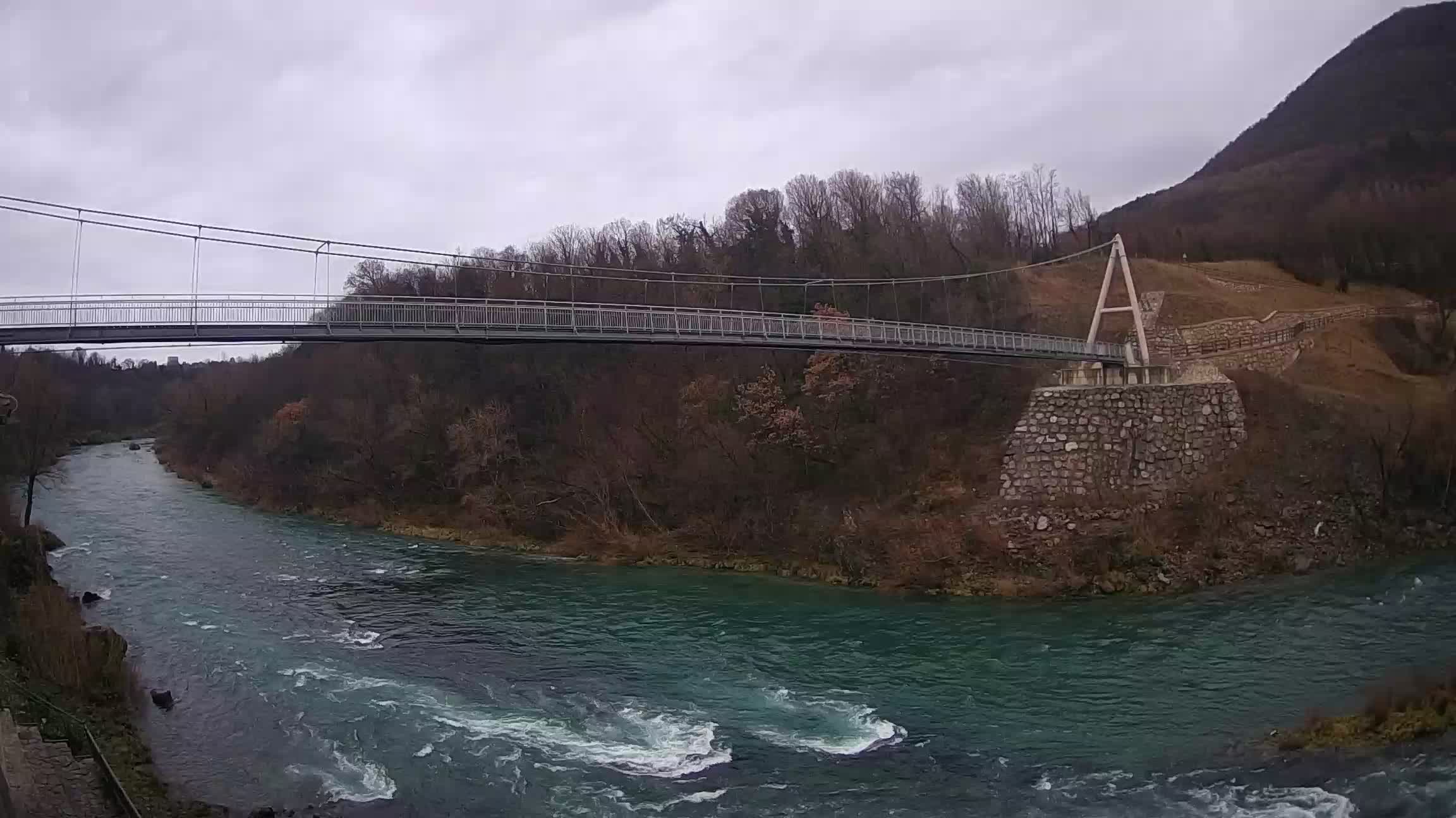 Fußgängerbrücke auf der Soča fluss Webcam Solkan