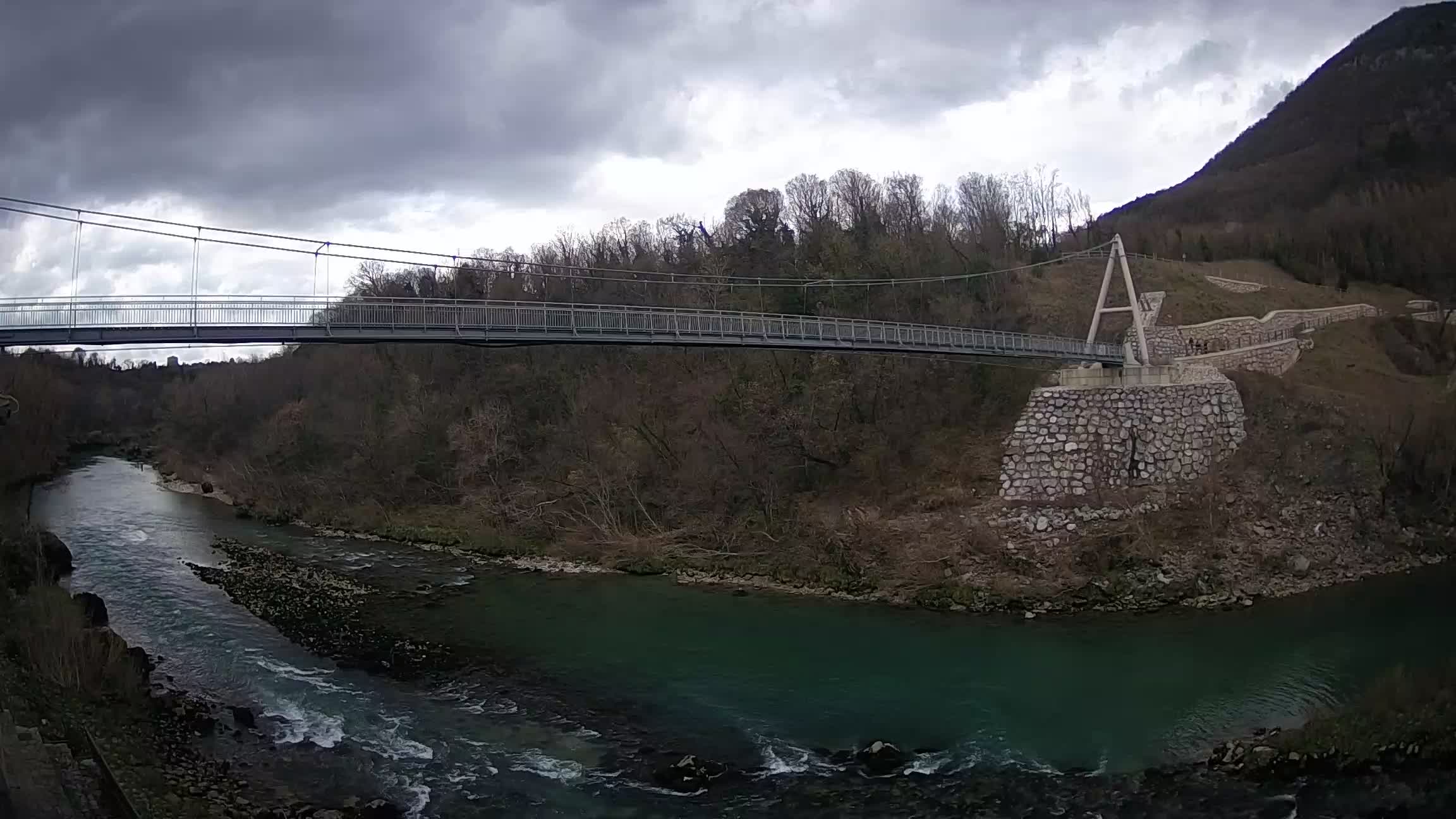 Fußgängerbrücke auf der Soča fluss Webcam Solkan