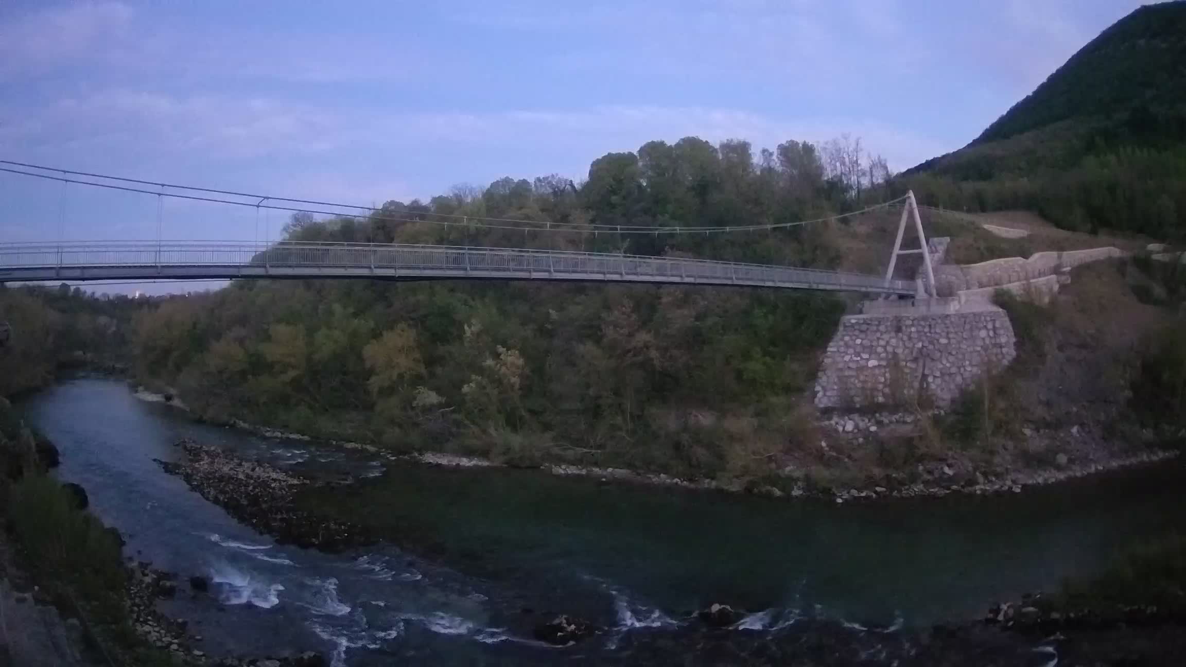 Fußgängerbrücke auf der Soča fluss Webcam Solkan