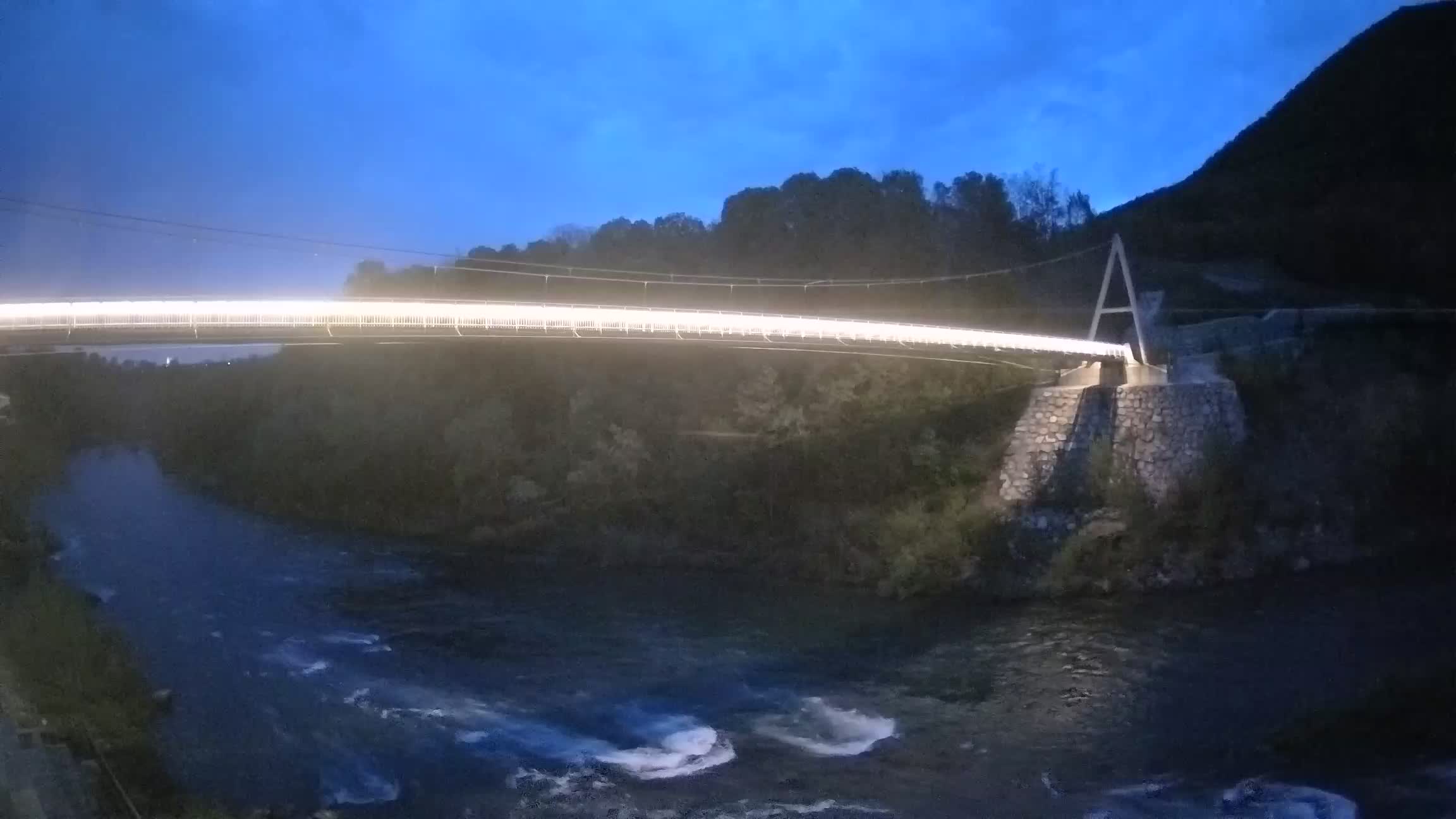 Fußgängerbrücke auf der Soča fluss Webcam Solkan