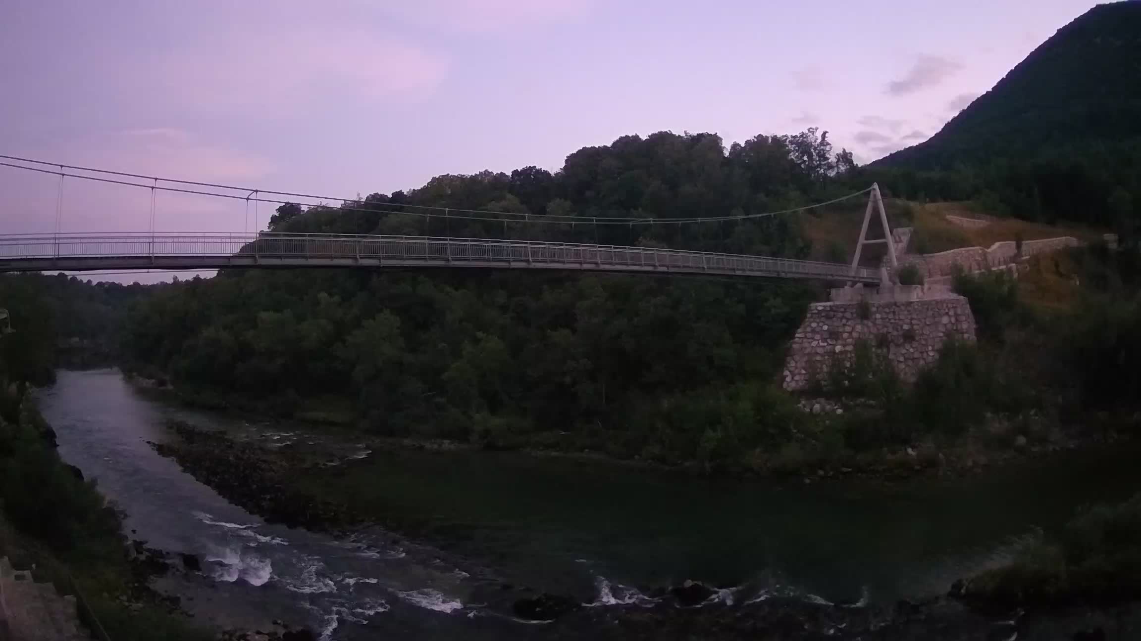 Fußgängerbrücke auf der Soča fluss Webcam Solkan