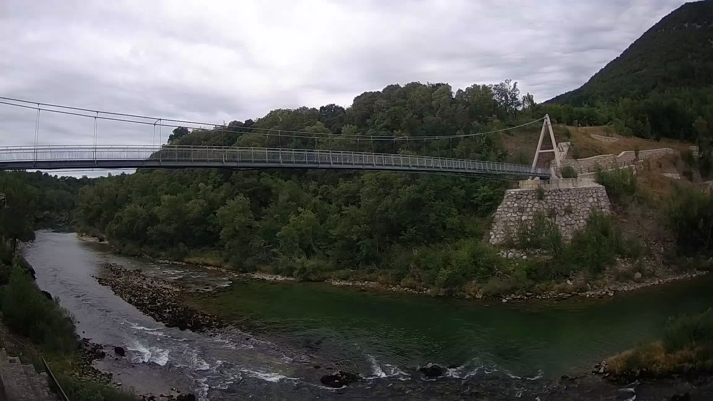 Fußgängerbrücke auf der Soča fluss Webcam Solkan