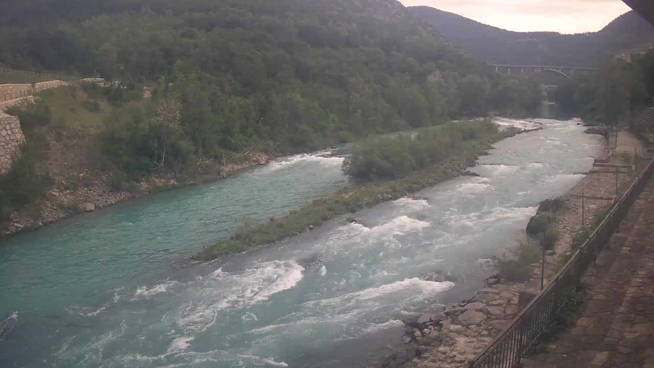 Rijeka Soča kod Solkana Kajak Center